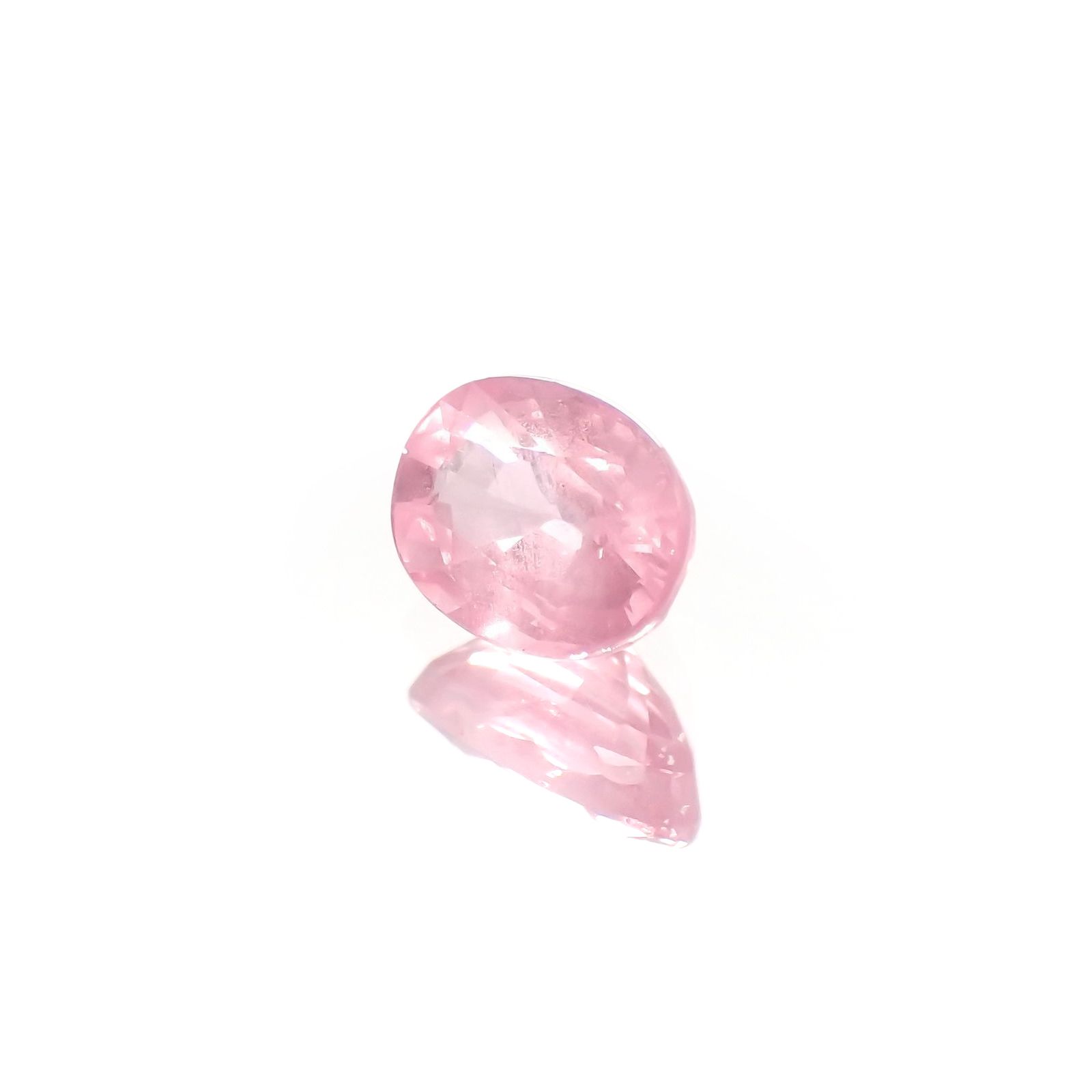 シルキーピンクスピネル(宝石名ピンク・スピネル) タンザニア産 識別済 0.86ct / 6.4x4.8mm前後 [240212894]