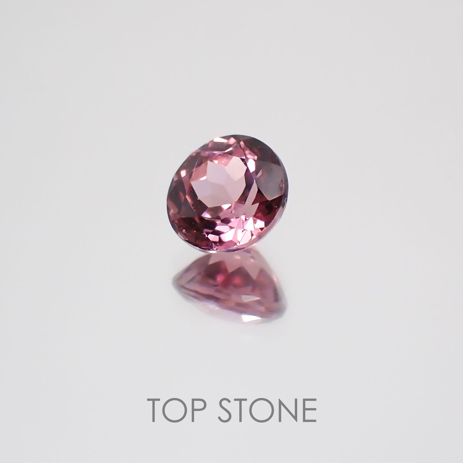 カラーチェンジマラヤガーネット タンザニア産 ルース 0.74ct[21059665]5.3×5.3mm前後