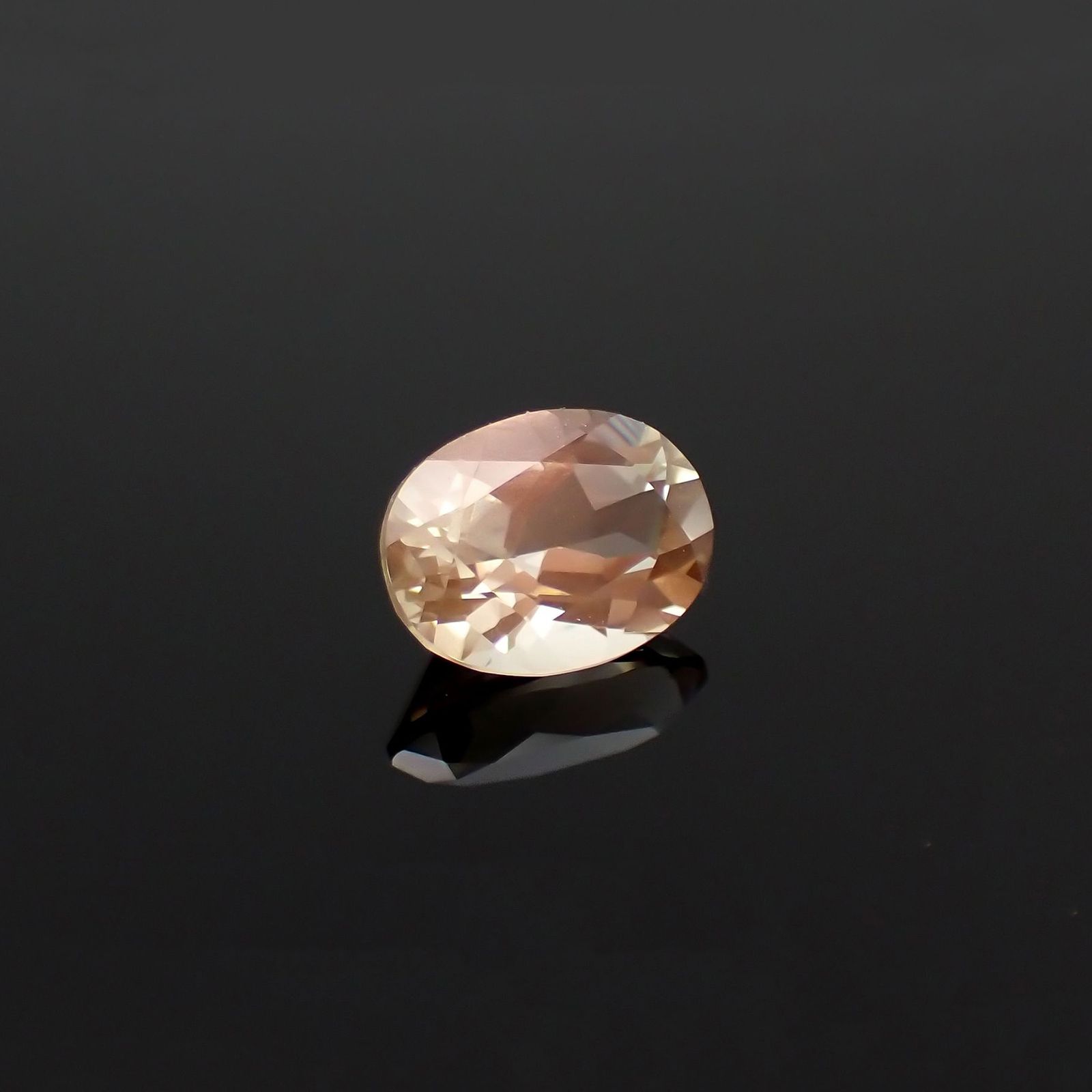 オレゴンサンストーン(宝石名ラブラドライト)アメリカ・オレゴン州産 識別済 1.21ct / 8x6.1mm前後 [230120121]
