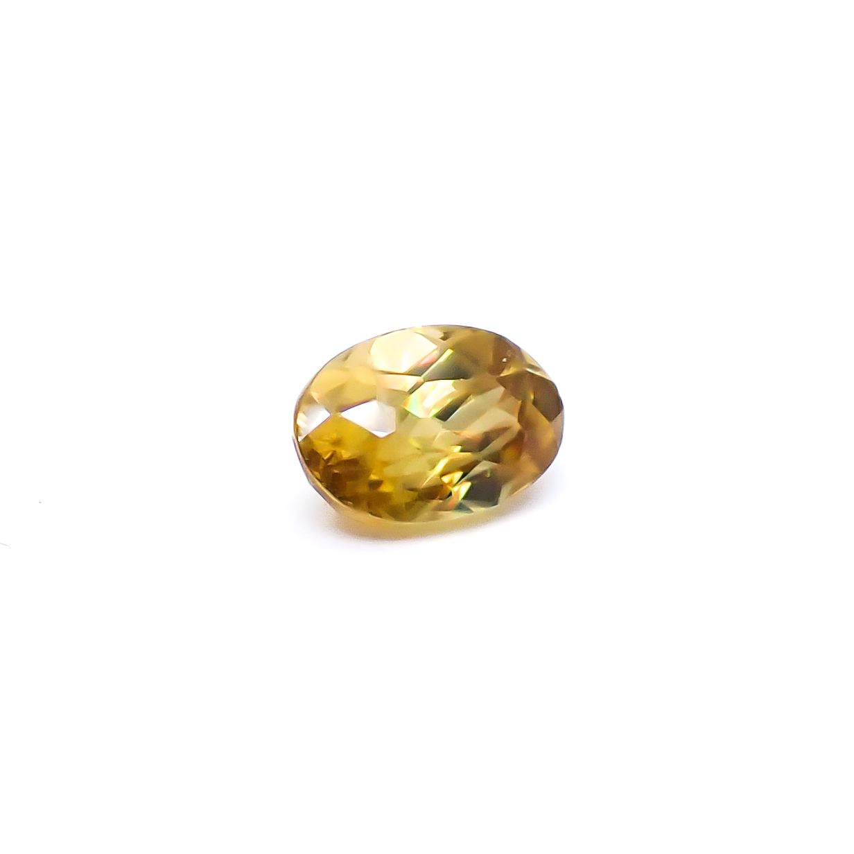 ゴールデンスフェーン(宝石名スフェーン)マダガスカル産 識別済 0.55ct / 6x3.8mm前後 [260632355]