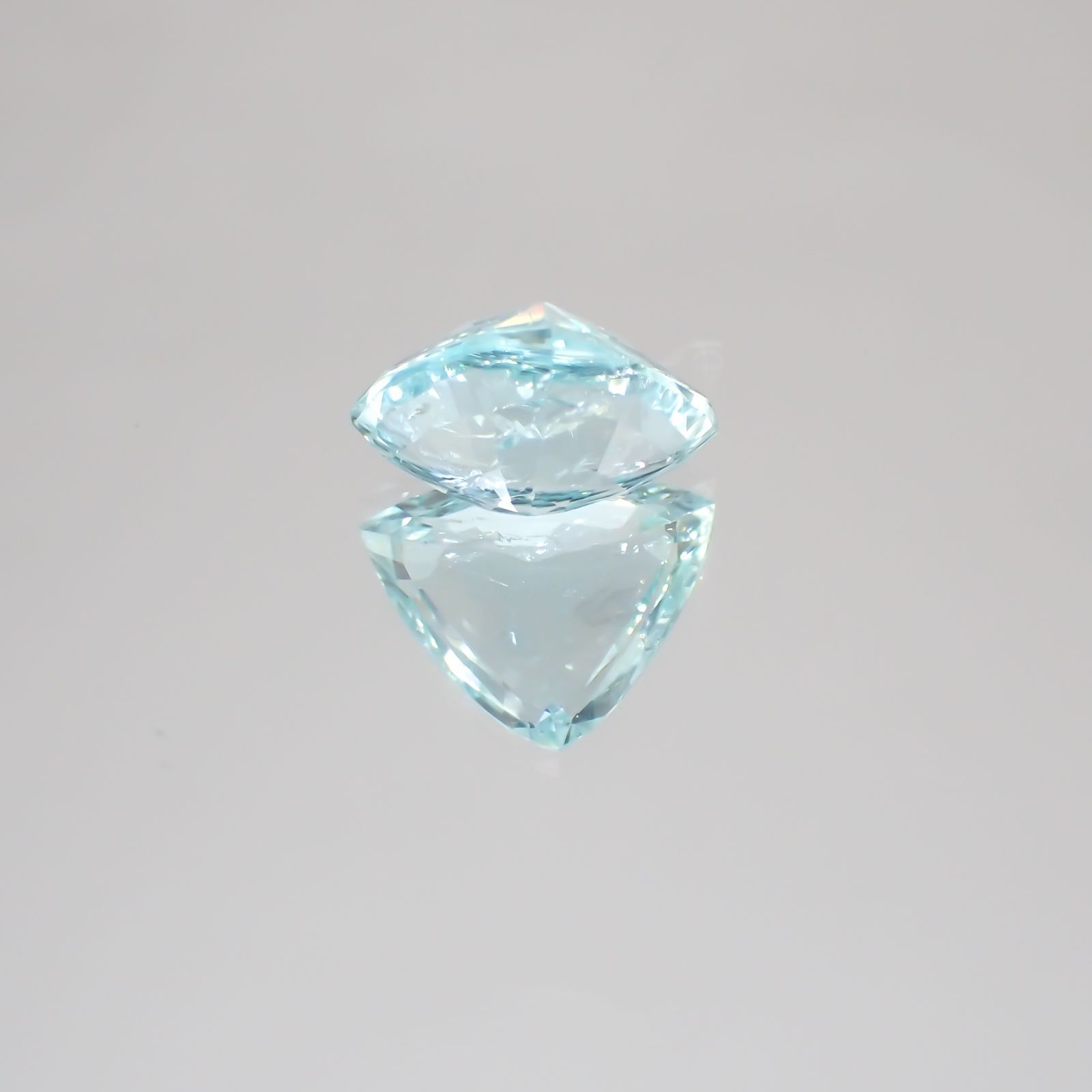 パライバトルマリン(宝石名トルマリン/別名パライバ・トルマリン) モザンビーク産 2.741ct ソ付(宝貴協)[19111416]8.4×10.9mm前後