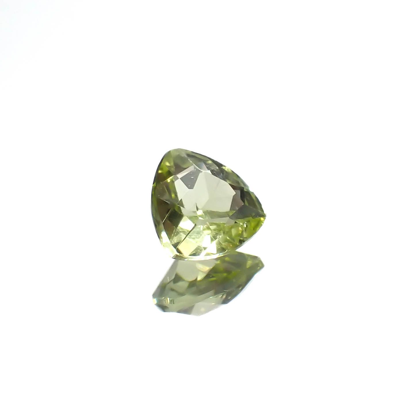 グリーンエンスタタイト(宝石名グリーン・エンスタタイト)カメルーン産 0.36ct 識別済[240125617]4.4x4.5mm前後