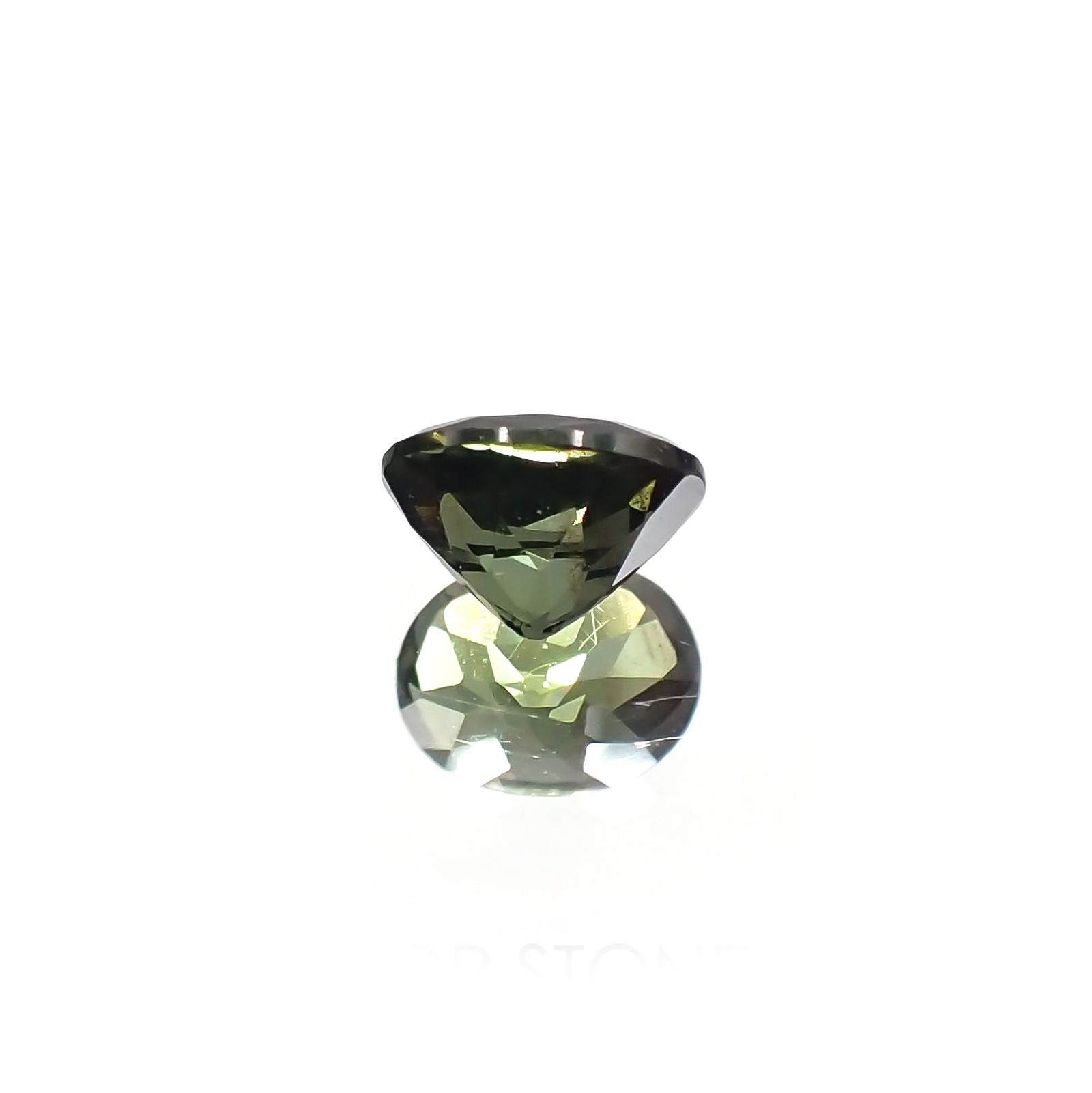 ゴールドシーンサファイア 非加熱(宝石名シーン・サファイア) ケニア産 識別済 0.54ct / 5x4mm前後 [260812071]