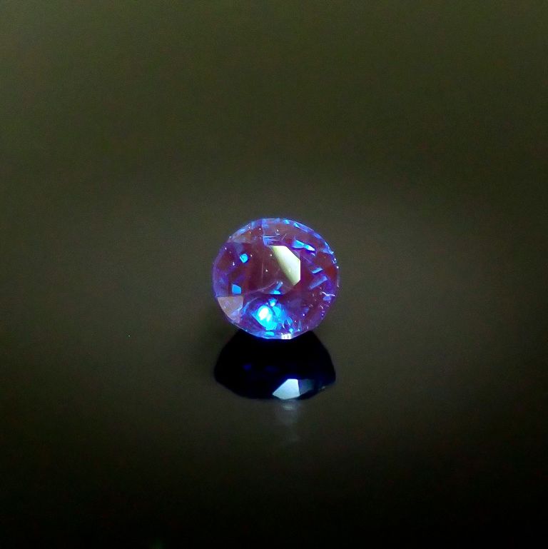 長波365(ライト)の照射で蛍光