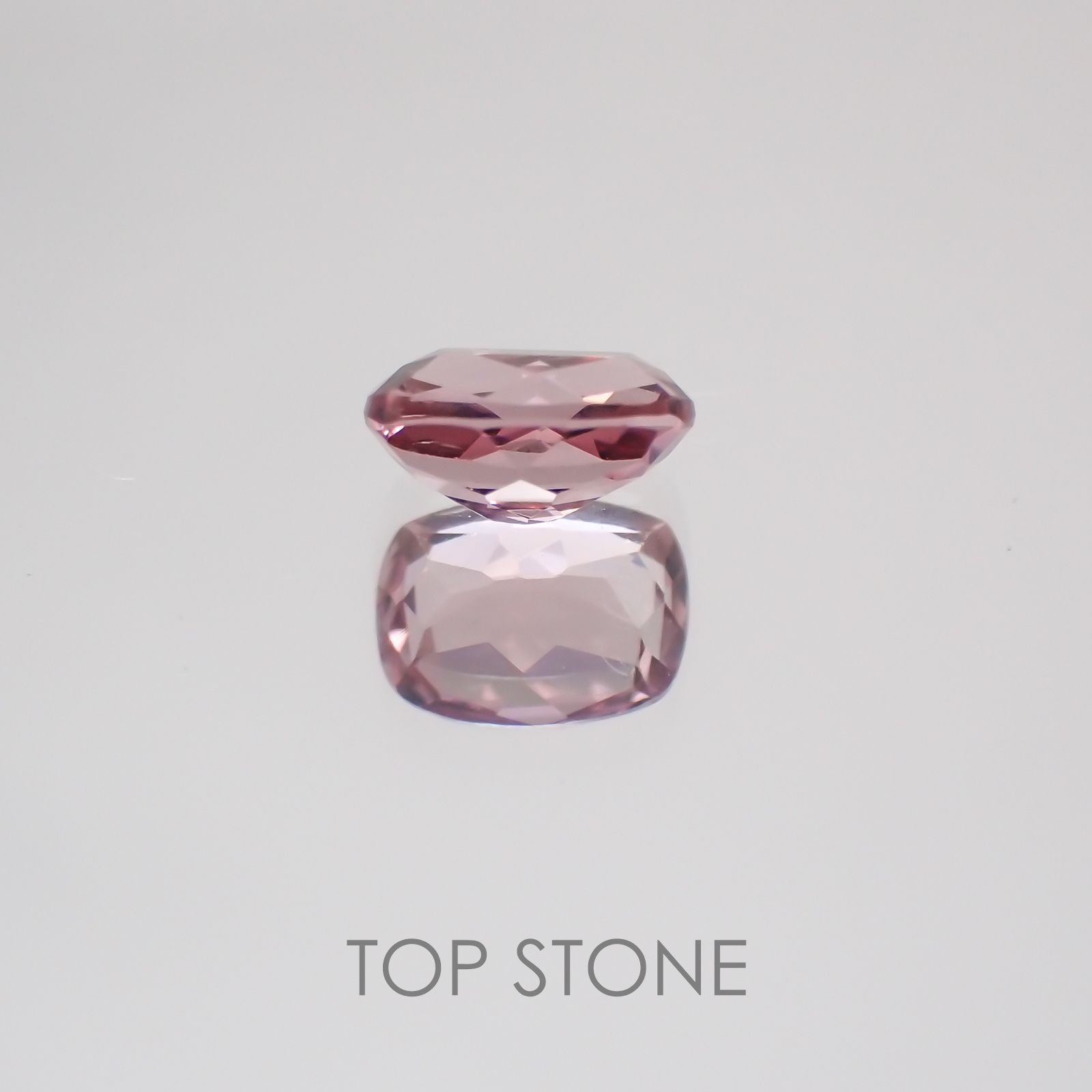 カラーチェンジマラヤガーネット タンザニア産 ルース 0.58ct[21059663]5.5×4.2mm前後