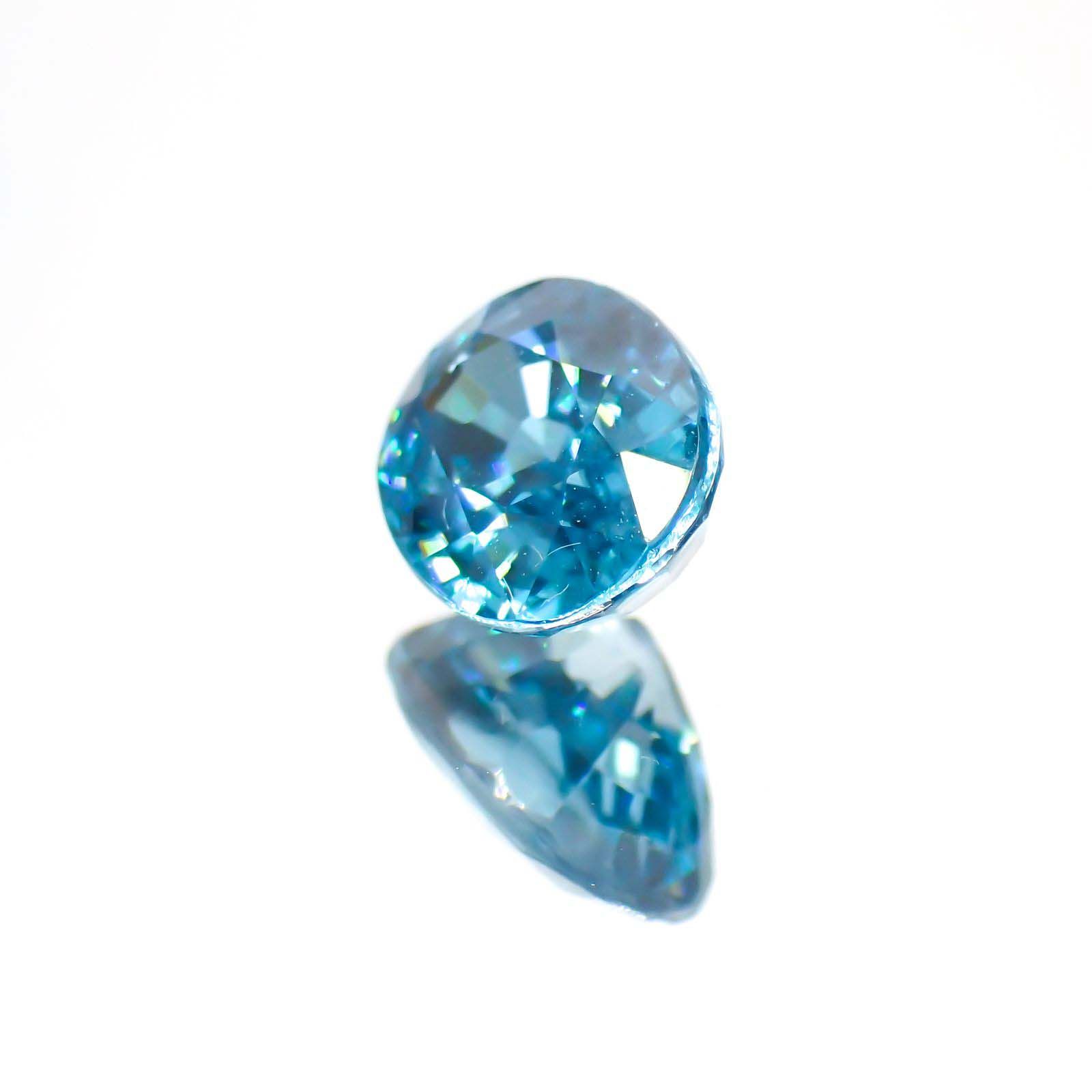 ブルージルコン(宝石名ジルコン) カンボジア産 2.23ct 識別済[211013450]8×6.3mm前後