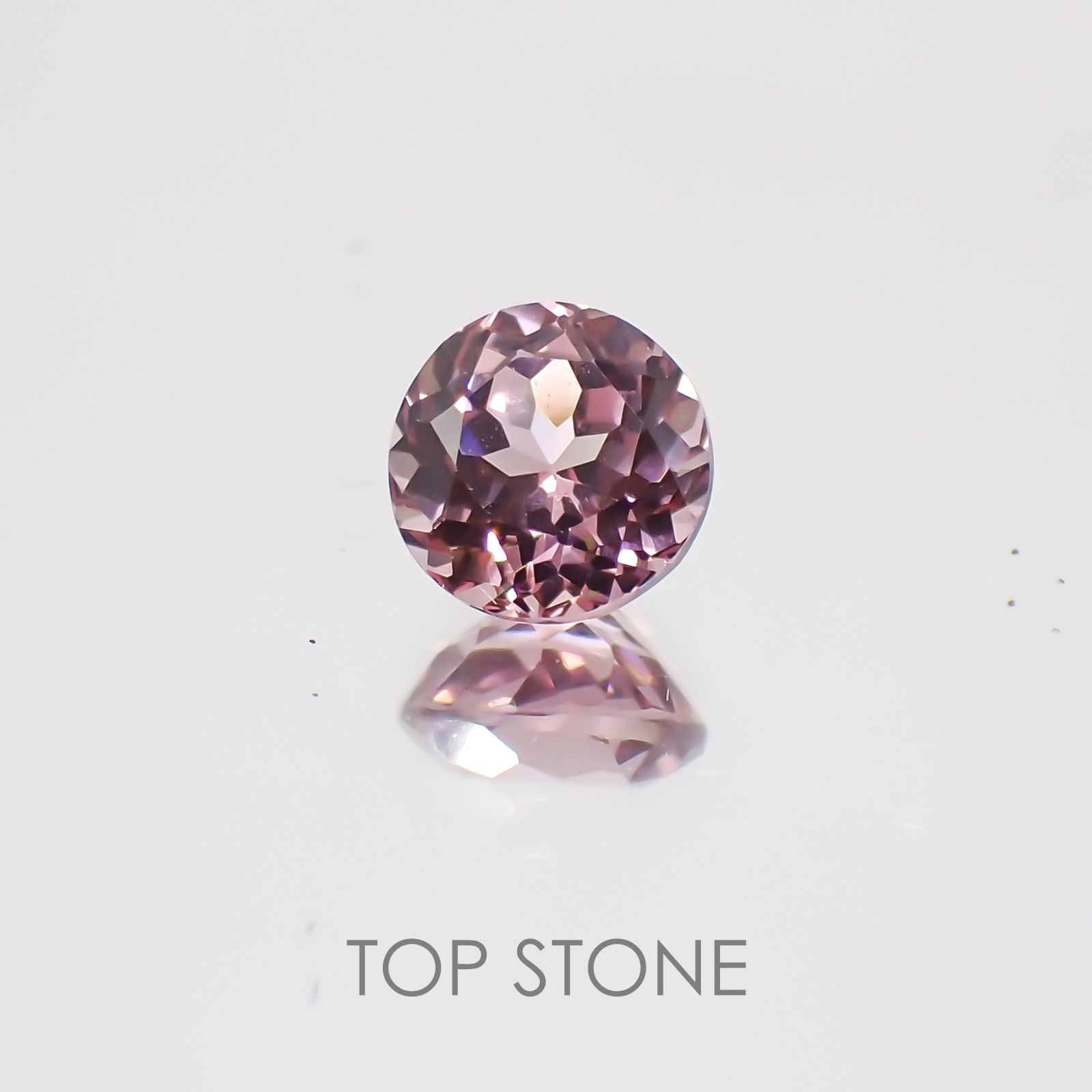 カラーチェンジマラヤガーネット タンザニア産 ルース 0.75ct[21029652]5.2×5.2mm前後