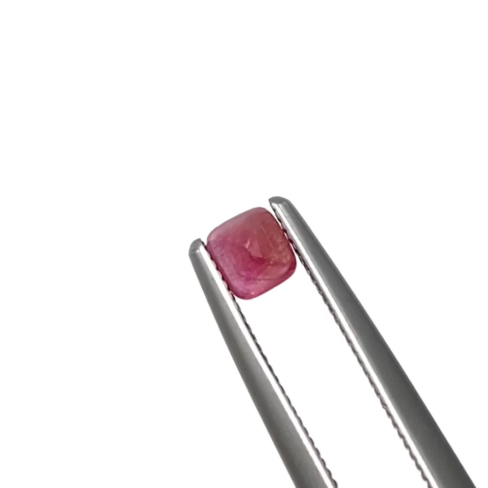 ◇バフトップカット◇レッドベリル アメリカ・ユタ州産 0.20ct