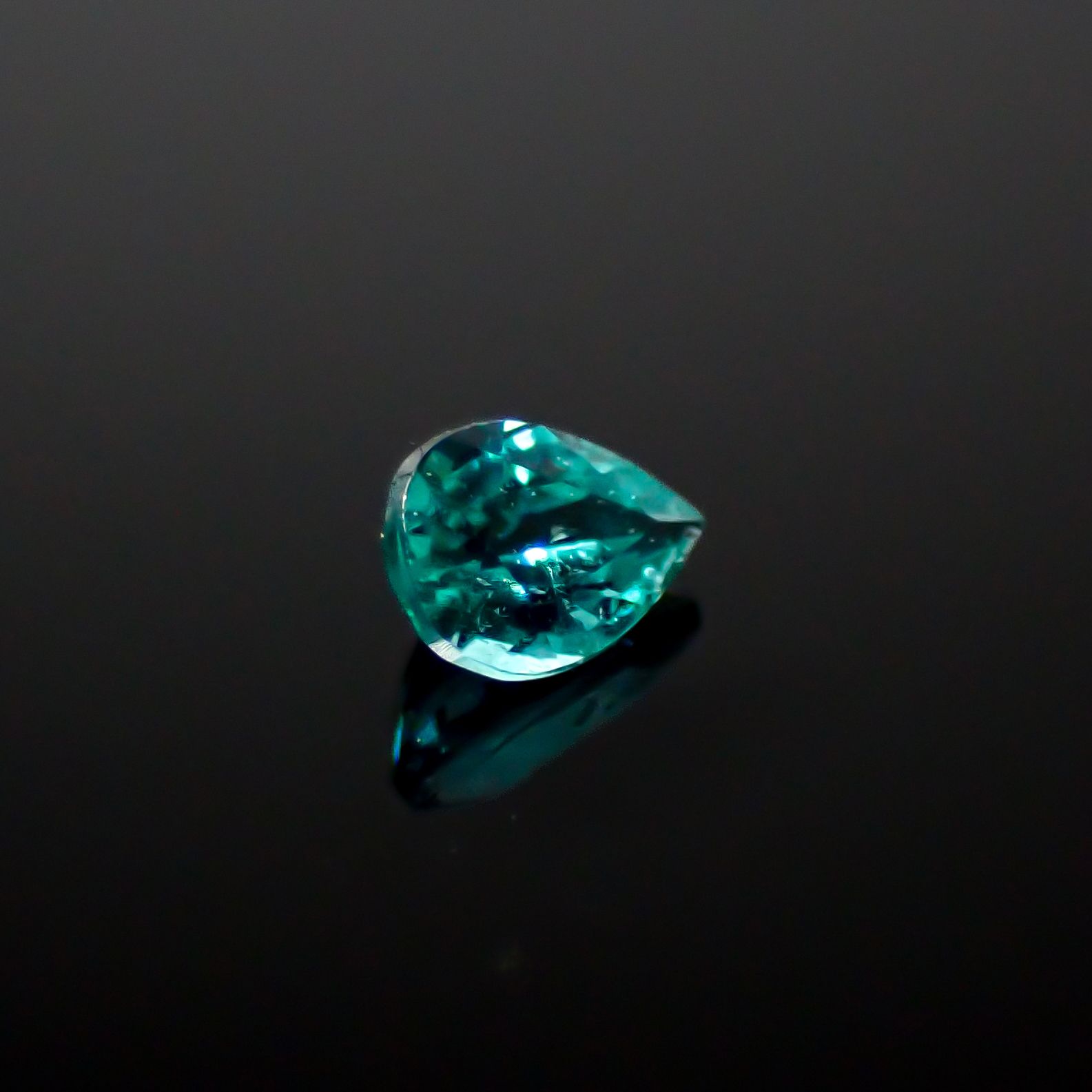 パライバトルマリン ブラジル・ムルング鉱山産 0.088ct[240928753]3.4x2.4mm前後