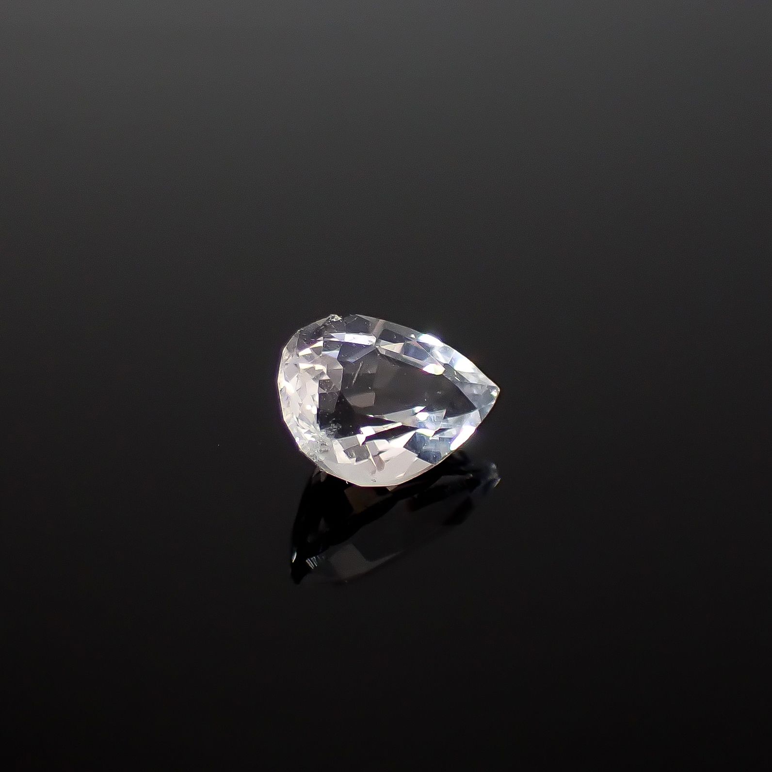 テネブレッセンススキャポライト アフガニスタン産 0.48ct / 6.4x4.6mm前後 [260432039]