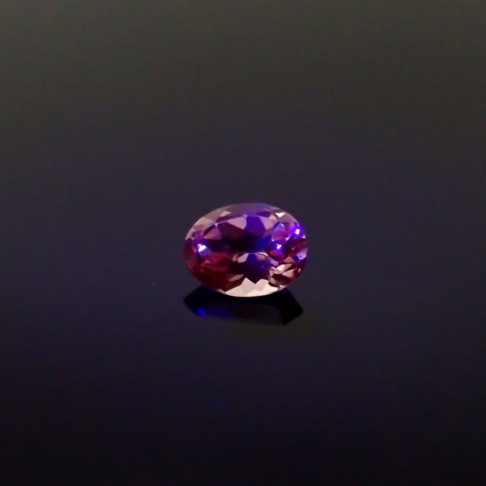 ドラゴンガーネット タンザニア産 0.17ct [250330042]3.9x3mm前後