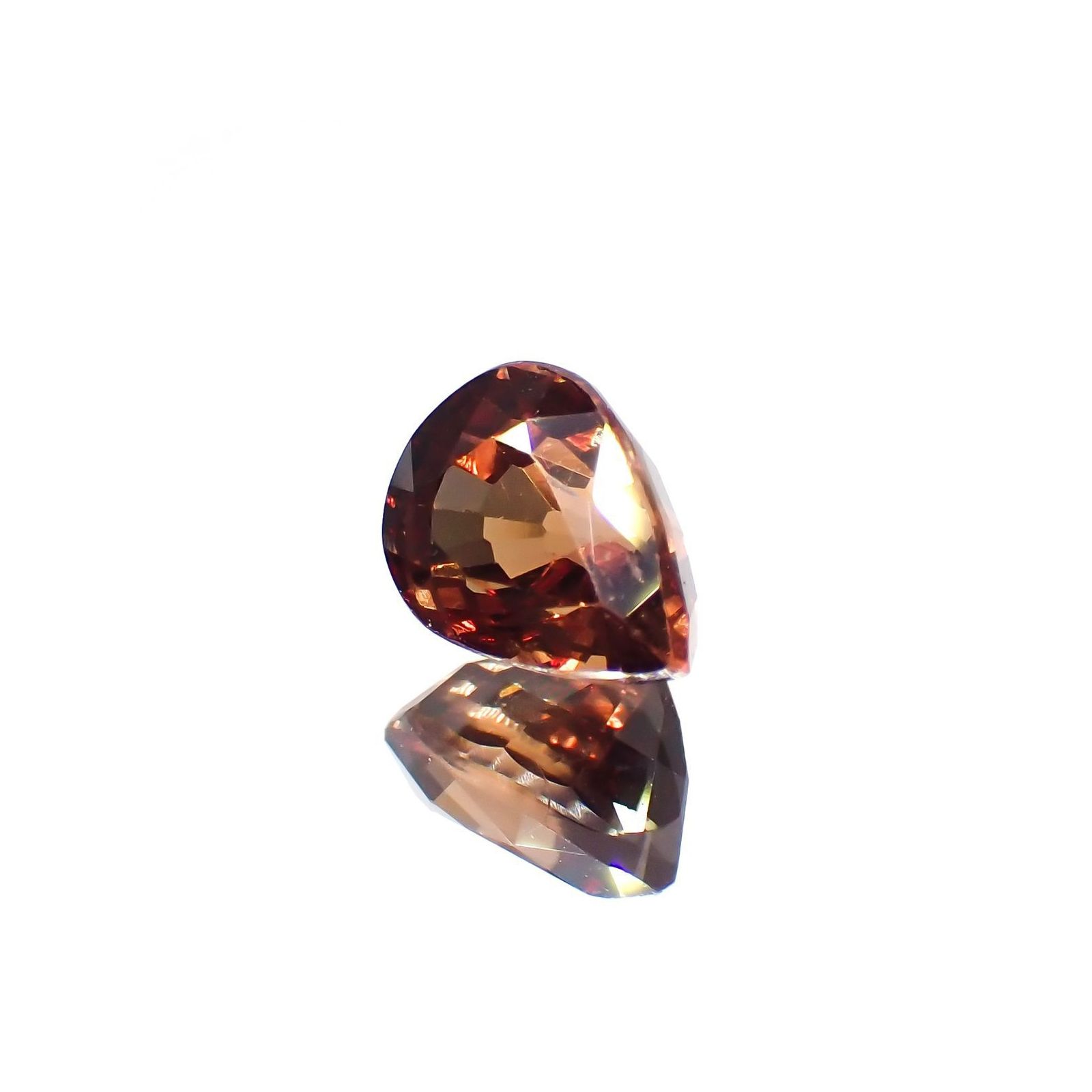 カラーシフトマラヤガーネット(宝石名ガーネット)タンザニア産 識別済 1.90ct / 7.8x5.9mm前後 [260415009]