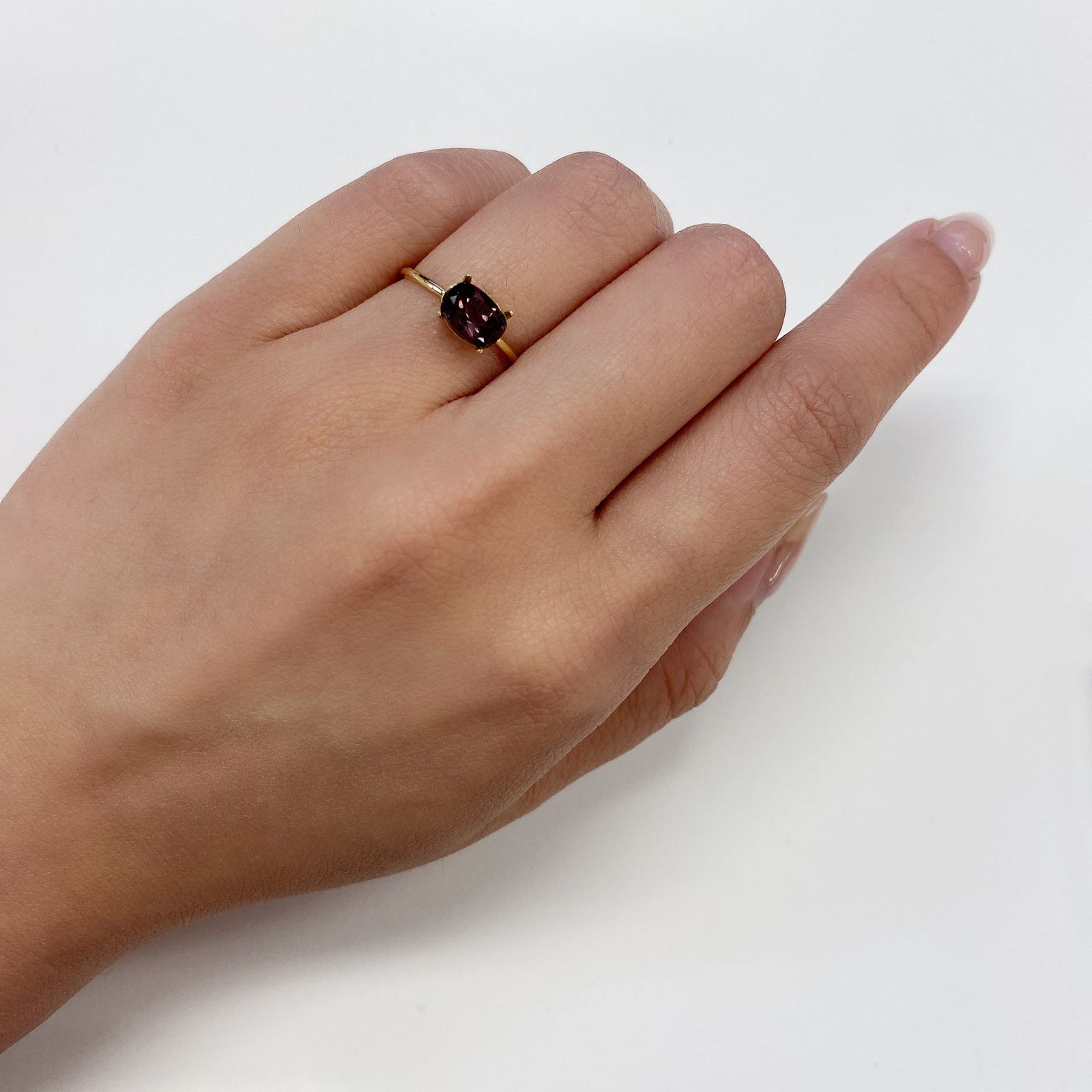 カラーチェンジガーネット(宝石名ガーネット) タンザニア/マダガスカル産 1.32ct 識別済[210611188]7.2×5.1mm前後