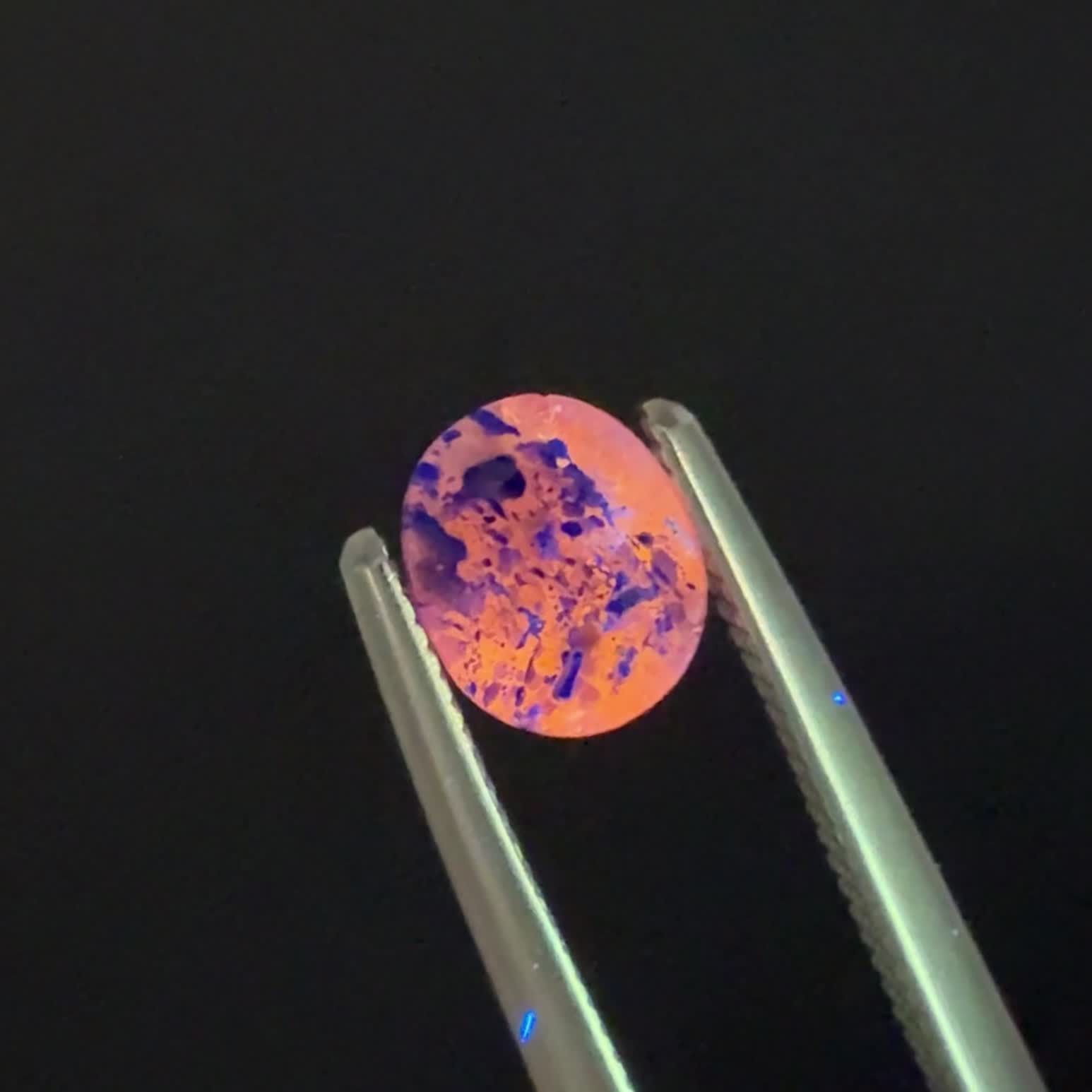 ラズライトインソーダライト フルオレッセンス アフガニスタン産 0.39