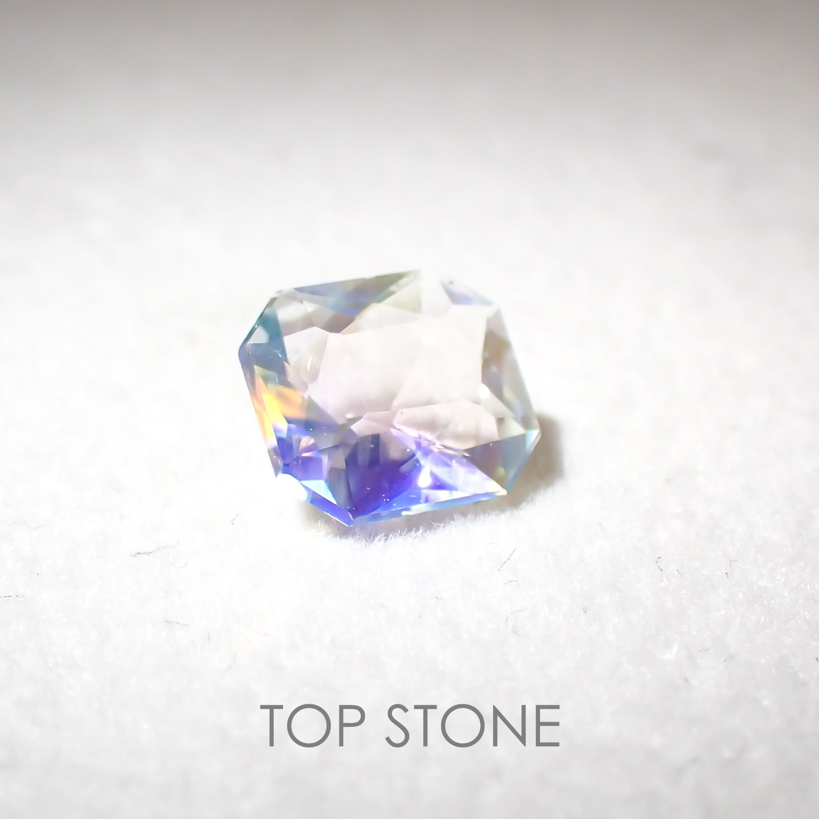 レインボームーンストーン(アンデシンラブラドライト) マダガスカル産 ルース 0.88ct[210310129]6.6×6mm前後