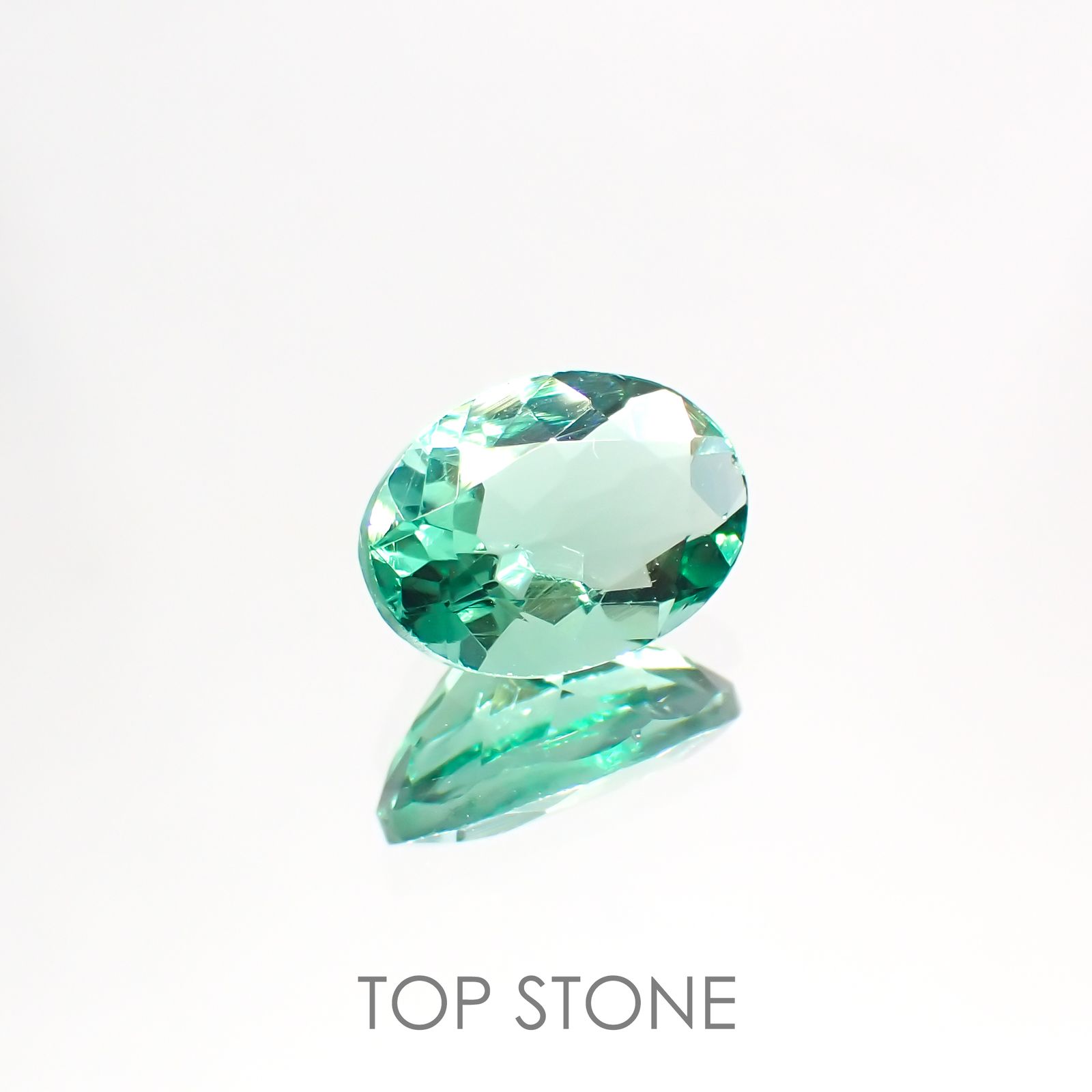 フローライト フルオレッセンス(宝石名フルオライト)イギリス・ロジャリー鉱山産 2.12ct 識別済[211113775]9.6x6.9mm前後