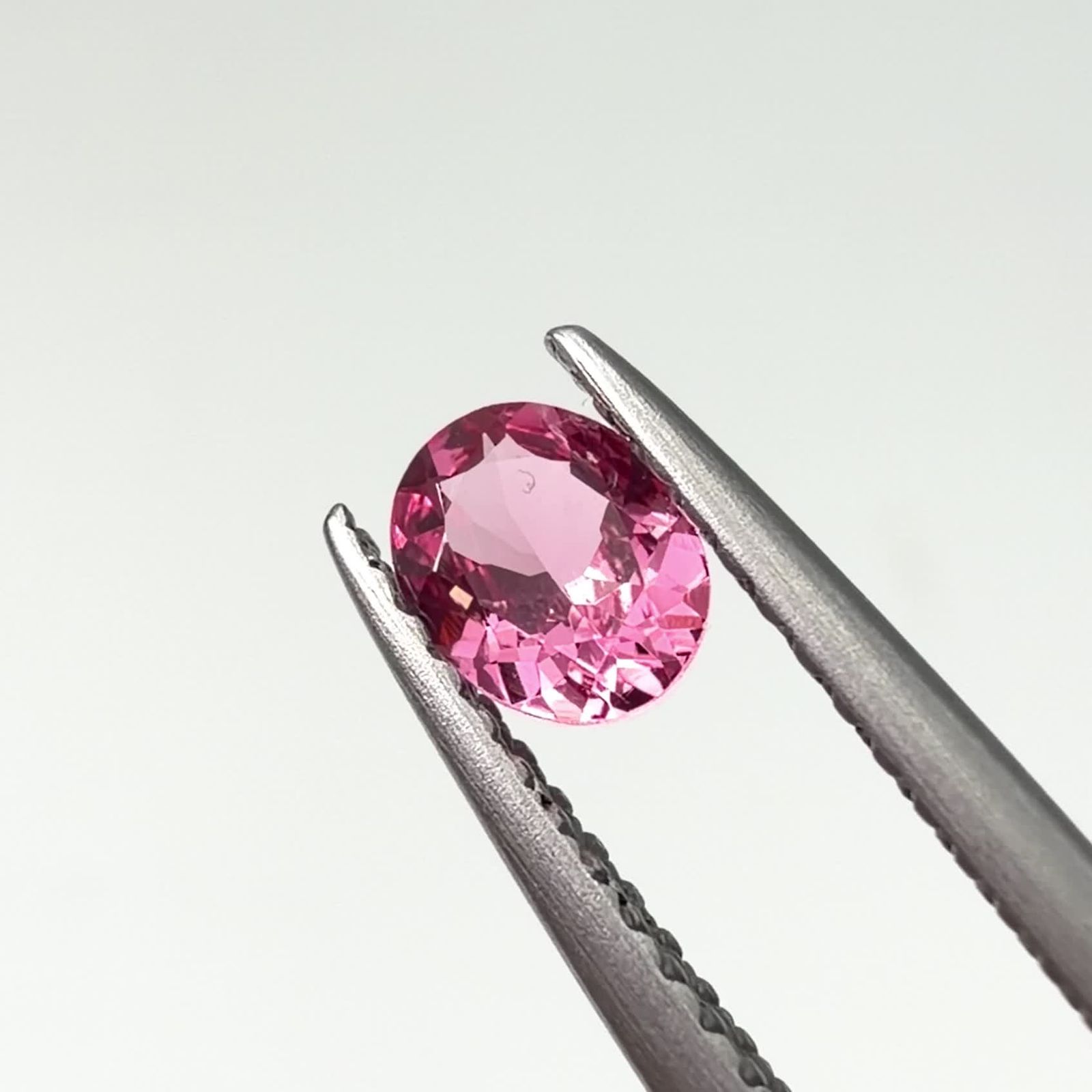ホットピンクスピネル(宝石名ピンク・スピネル)タンザニア産 識別済