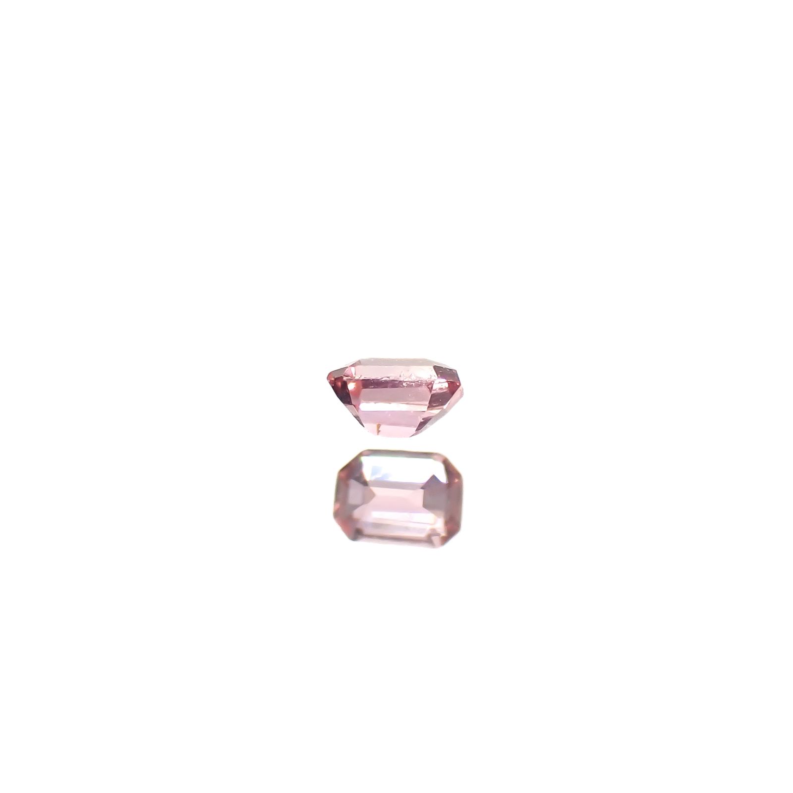ヴェイリネナイト(宝石名ベイリネナイト)パキスタン産 0.028ct 識別済[240628340]2x1.5mm前後