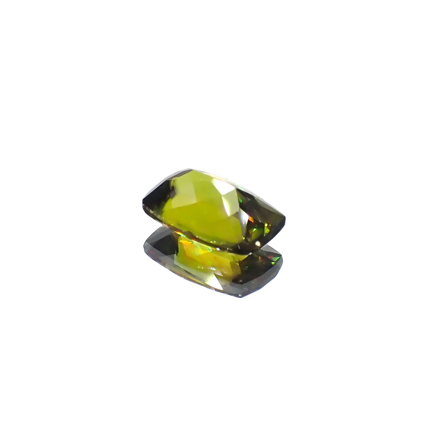 カラーチェンジスフェーン パキスタン産 1.56ct[231224769]8.7x5.7mm前後