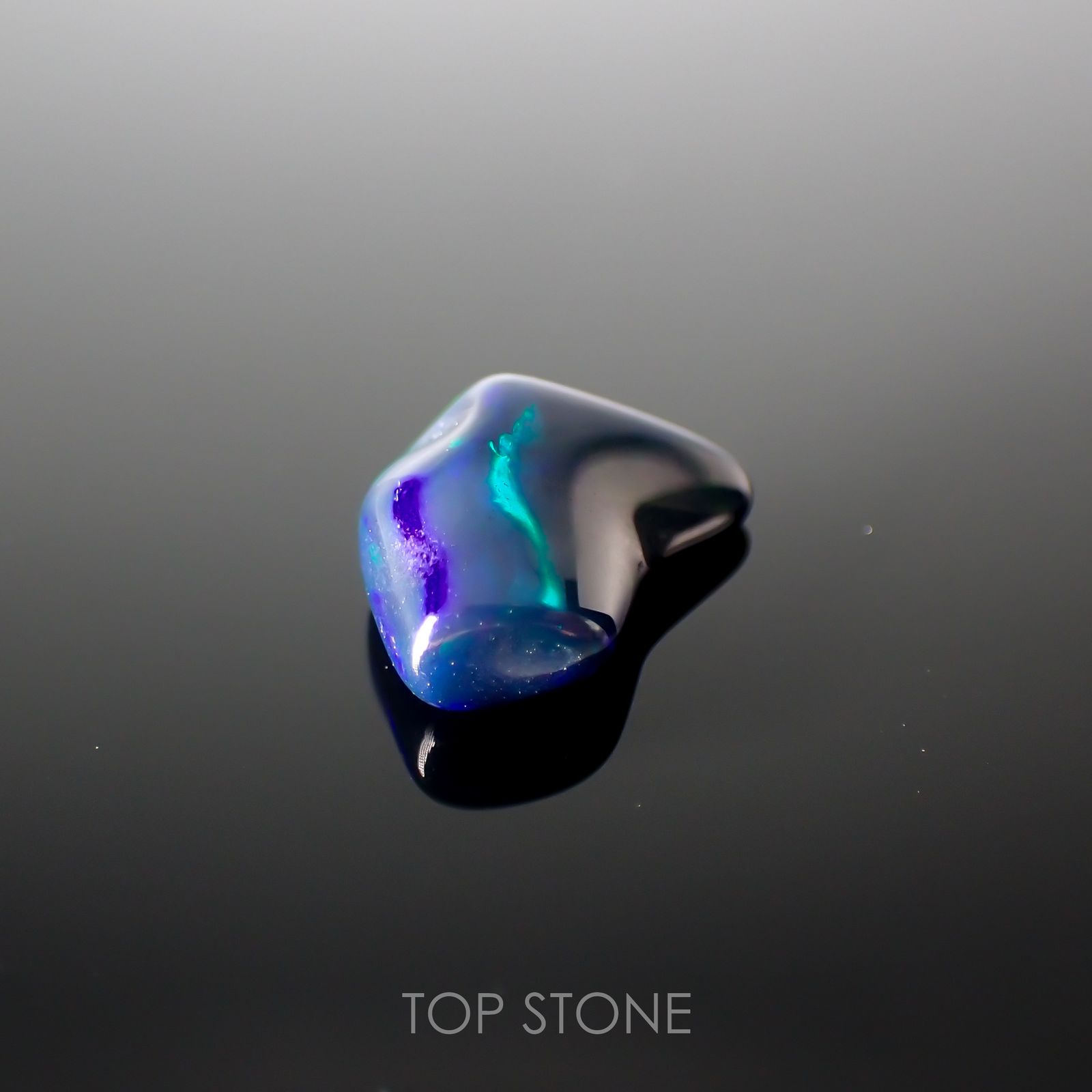 ◇バロック型◇ブラックオパール(宝石名オパール/加熱処理) エチオピア産 1.55ct 識別済[211013514]12.1×8mm前後