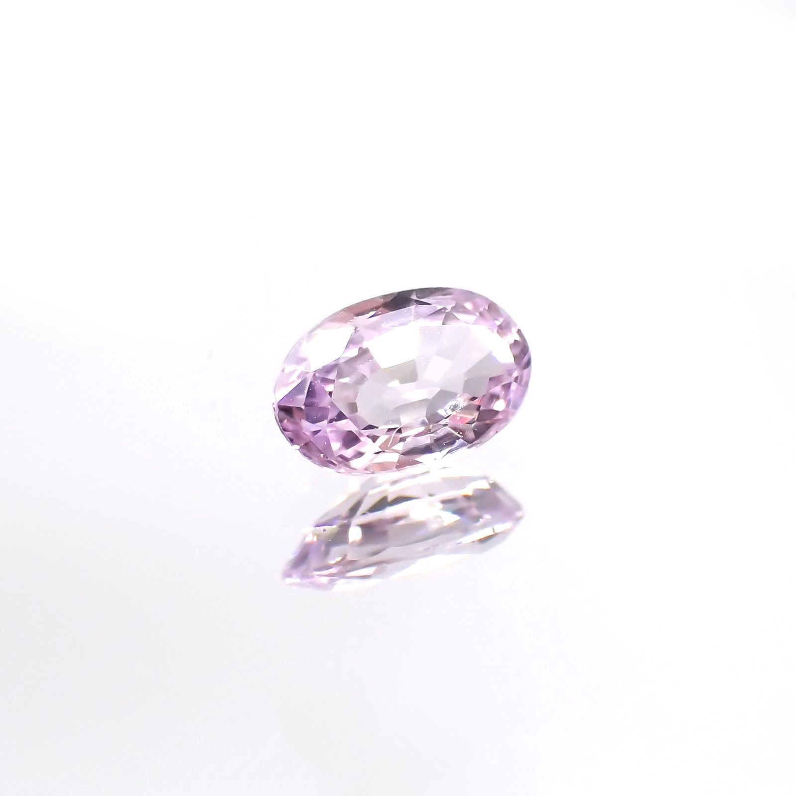 ラベンダーサファイア(宝石名サファイア) マダガスカル/スリランカ産 0.72ct 識別済[210912509]6.7×4.3mm前後