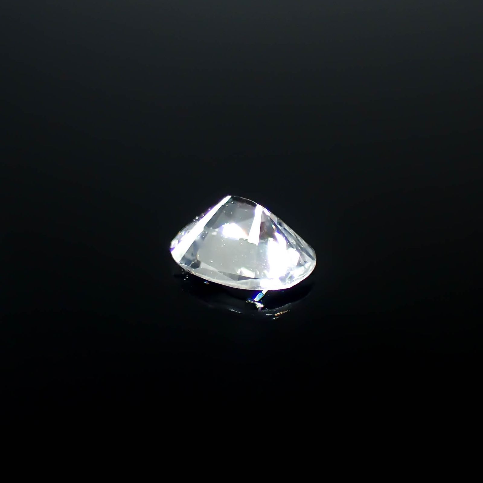 カラーレスサファイア スリランカ産 0.38ct [250830974]5x3.9mm前後
