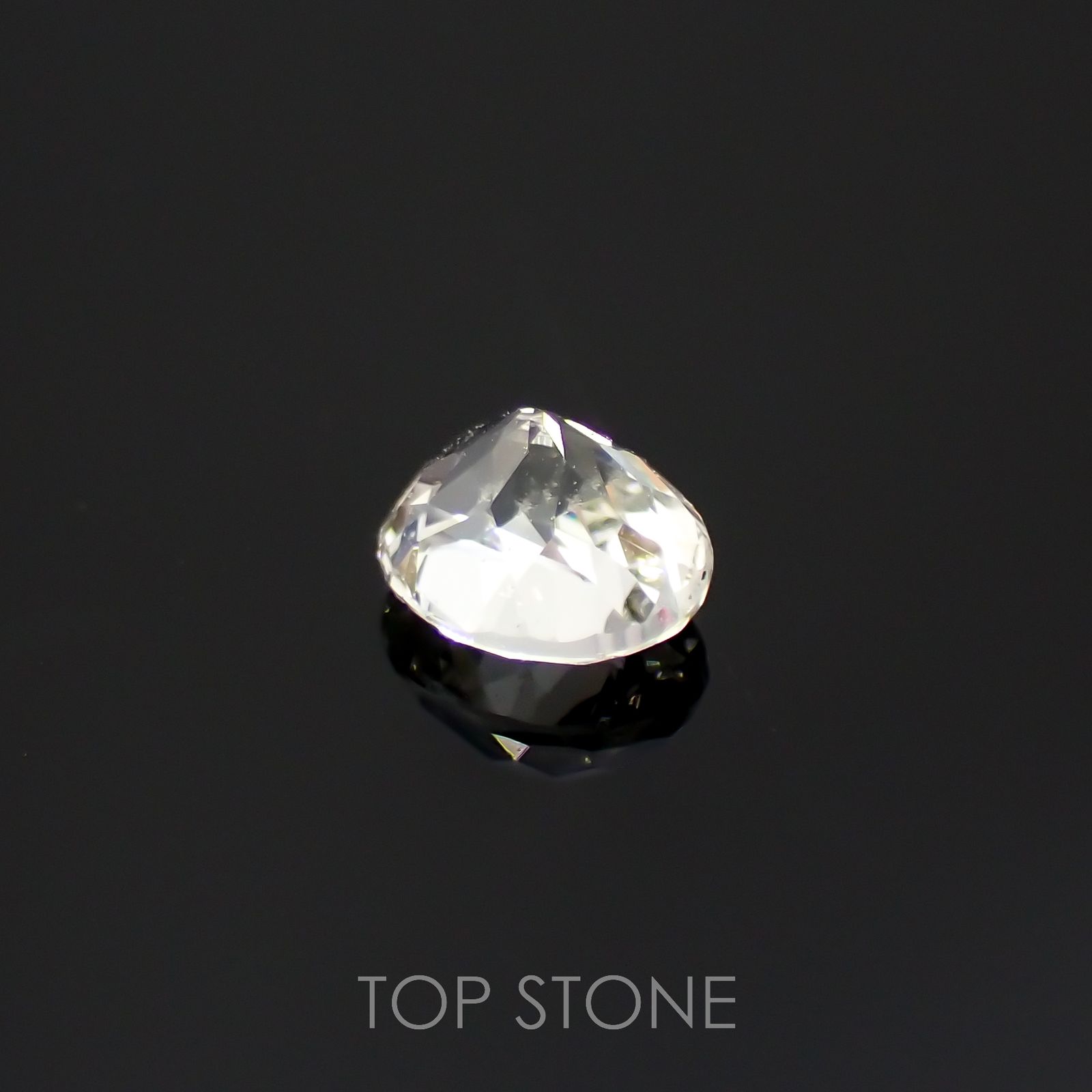 リューコガーネット(宝石名ホワイト グロッシュラー・ガーネット)ビルマ産 0.44ct 識別済[220616326]4.7x3.9mm前後
