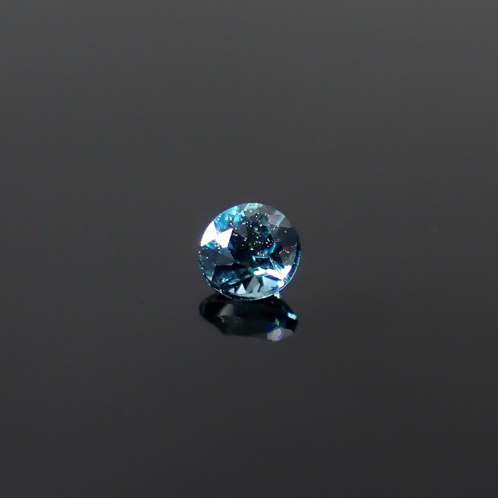 サファリン マダガスカル産 0.047ct [250730779]2.1x2.1mm前後