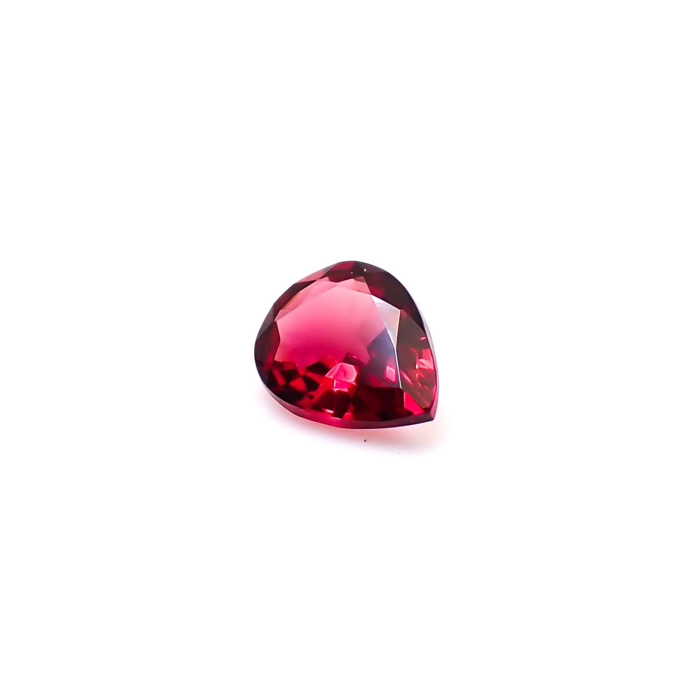 レッドスピネル(宝石名レッド・スピネル)タンザニア産 識別済 0.30ct / 5.1x3.9mm前後 [260732565]