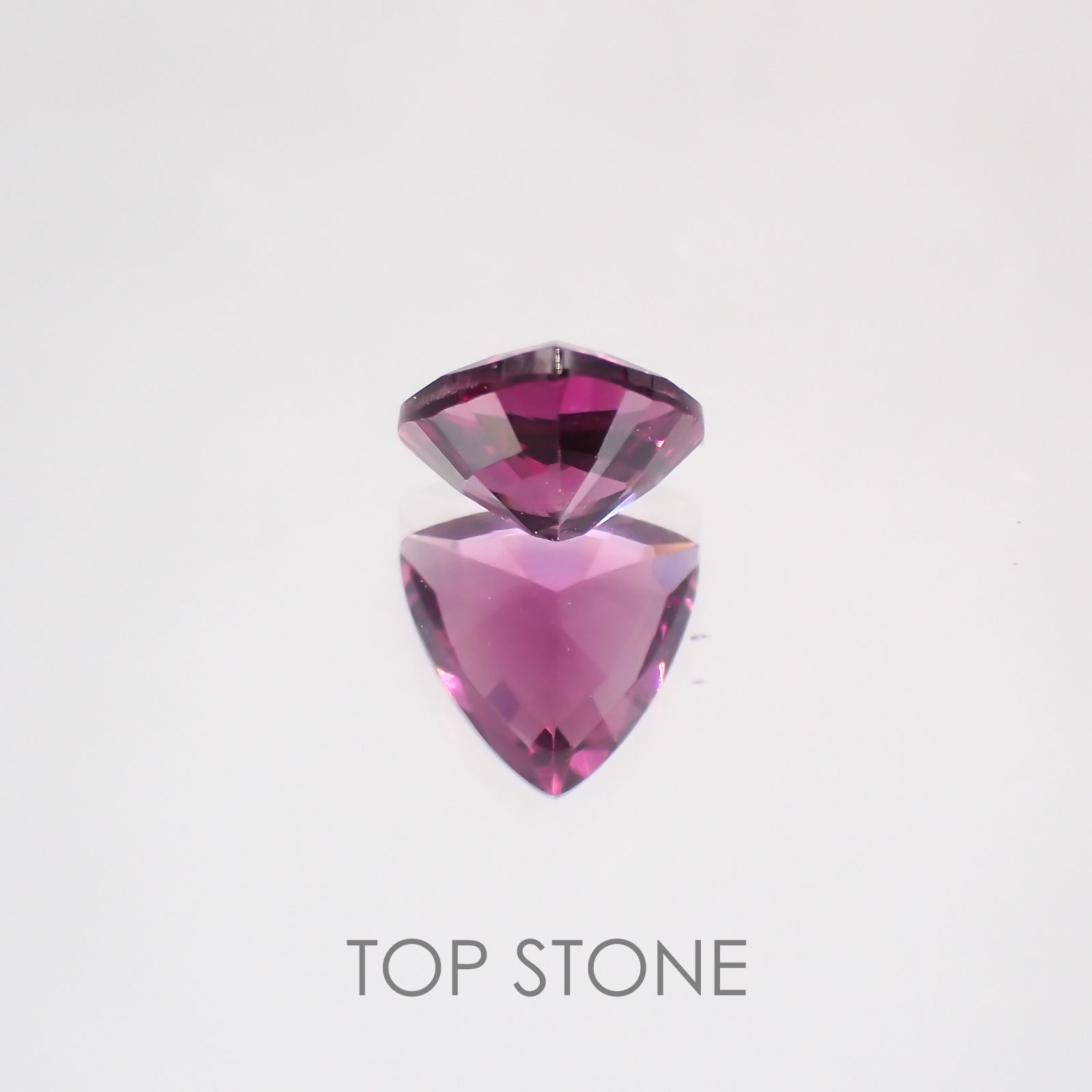 グレープガーネット ブラジル産 ルース 0.72ct[21019683]5.4×5.4mm前後