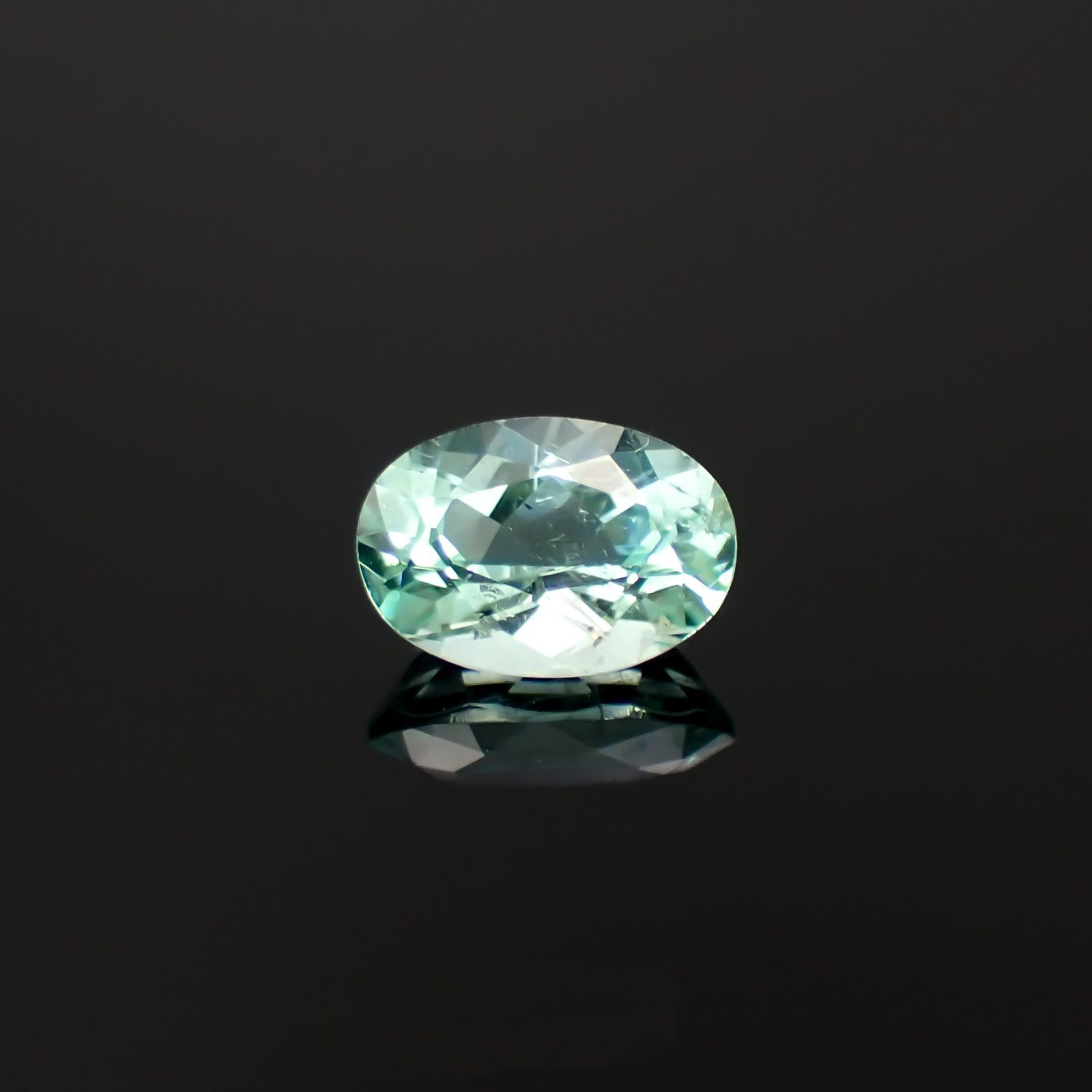 パライバトルマリン(宝石名トルマリン/別名パライバ・トルマリン)モザンビーク産 0.770ct ソ付(宝貴協)[230220478]6.92x4.82mm前後