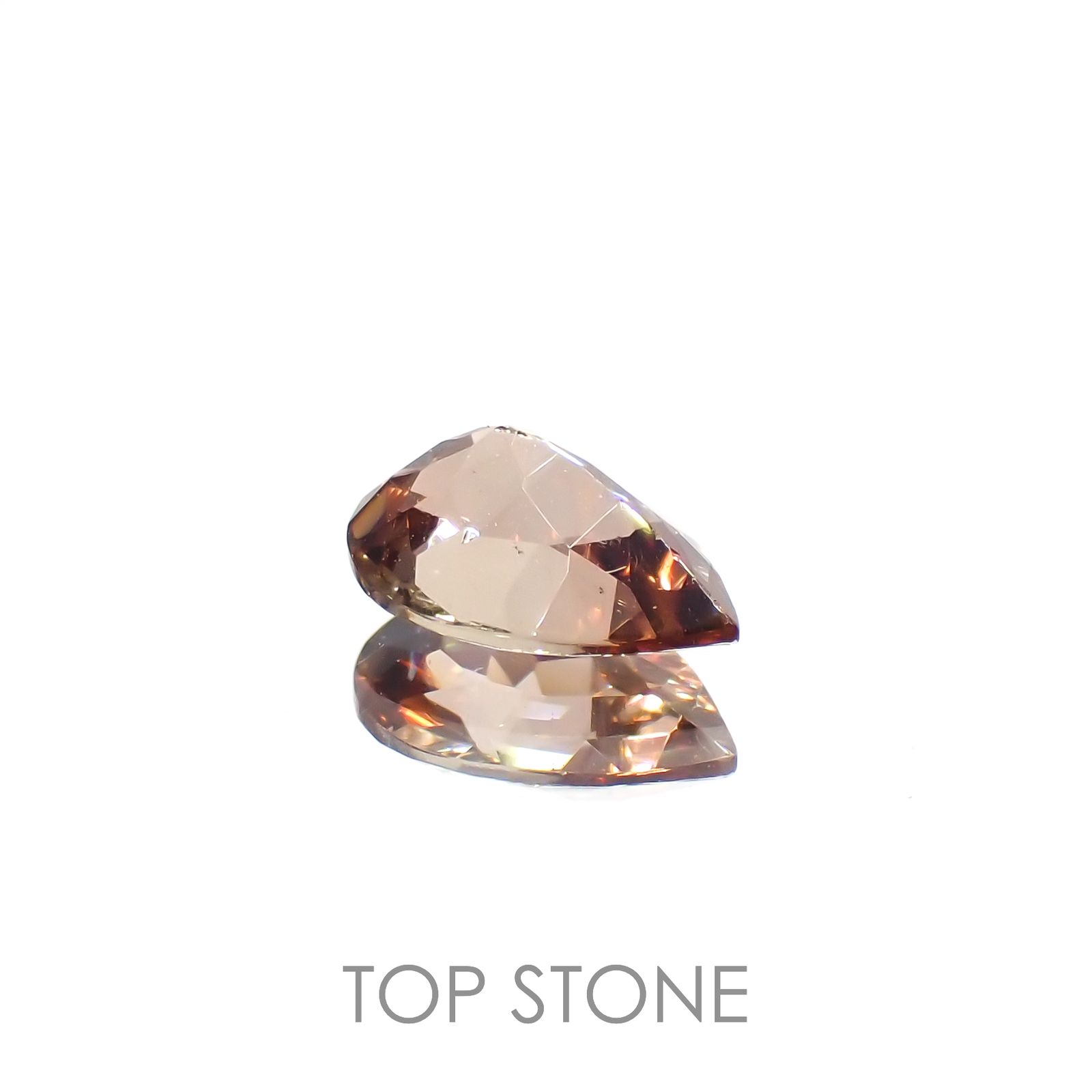 バイカラーアンダリュサイト(宝石名アンダリュサイト)スリランカ/マダガスカル産 0.64ct 識別済[230320835]7.1x4.9mm前後