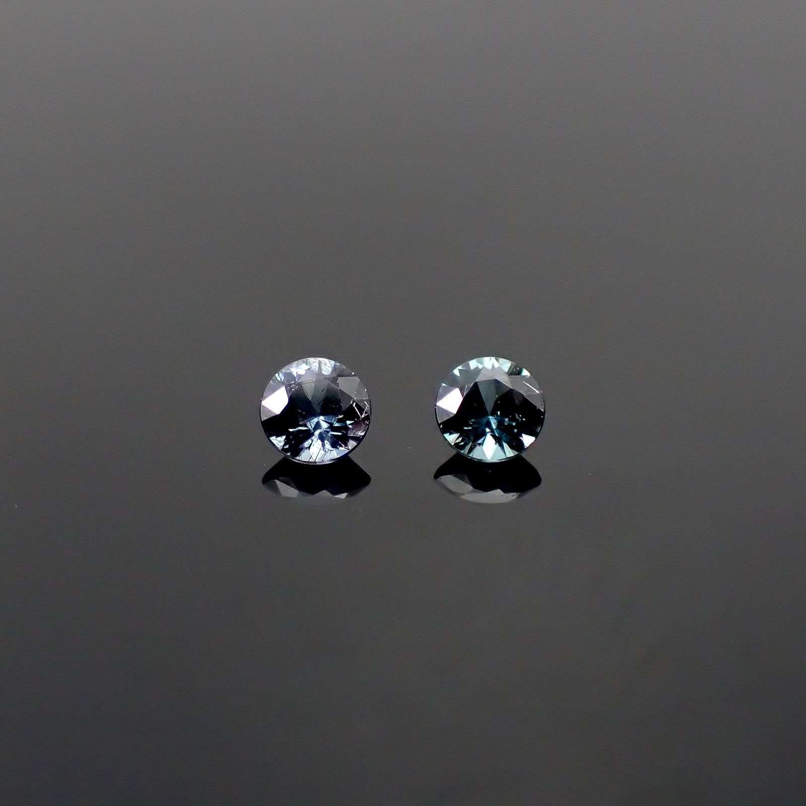 ◇ペアセット◇ベキリーブルーガーネット（カラーチェンジガーネット アレキタイプ） マダガスカル・ベキリー産 0.13ct / 2.4x2.4mm前後 [251231551]