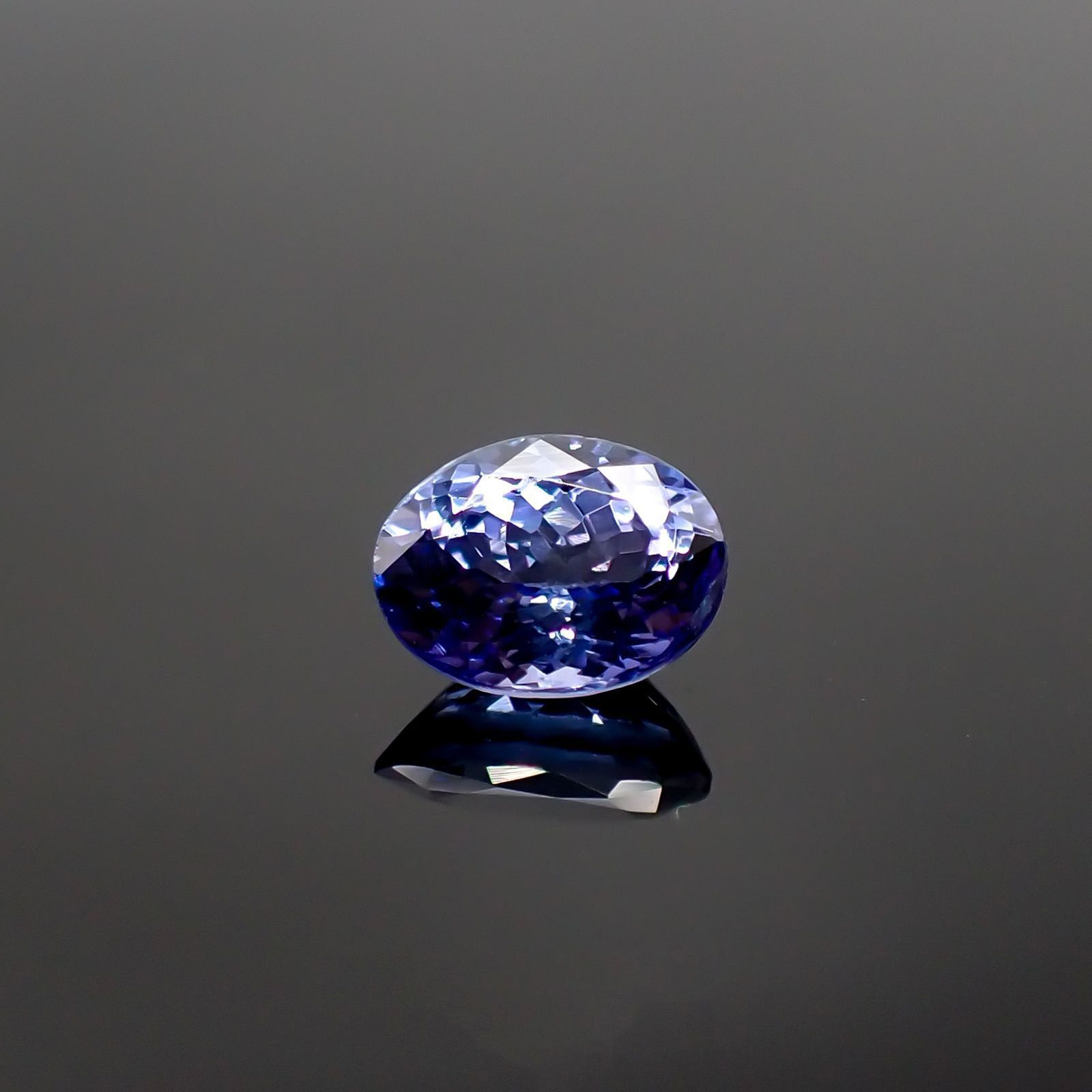 タンザナイト(宝石名タンザナイト) タンザニア産 1.85ct 識別済[210711833]8.4×6.4mm前後
