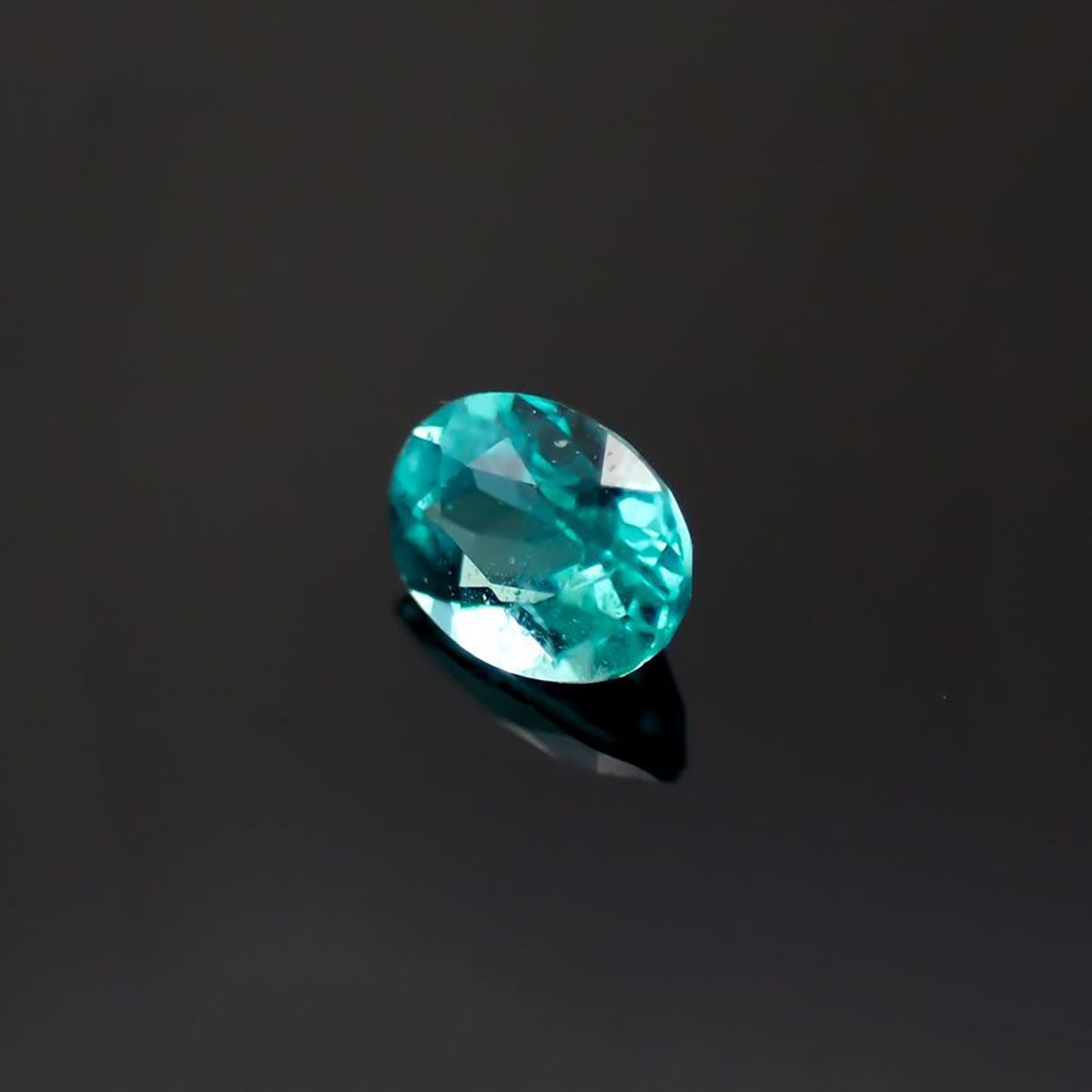 パライバトルマリン(宝石名トルマリン/別名パライバ・トルマリン)ブラジル産 識別済 0.084ct / 3.2x2.4mm前後 [221018773]