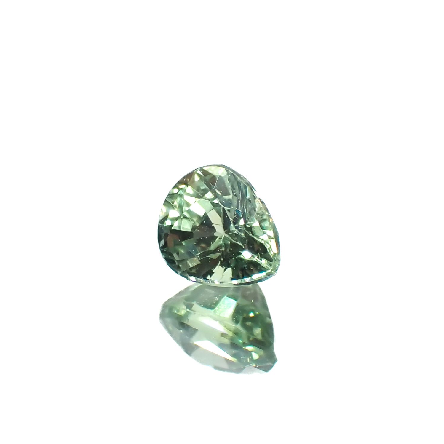 アレキサンドライト(宝石名アレキサンドライト)タンザニア産 0.43ct 識別済[230321347]4.6x3.8mm前後