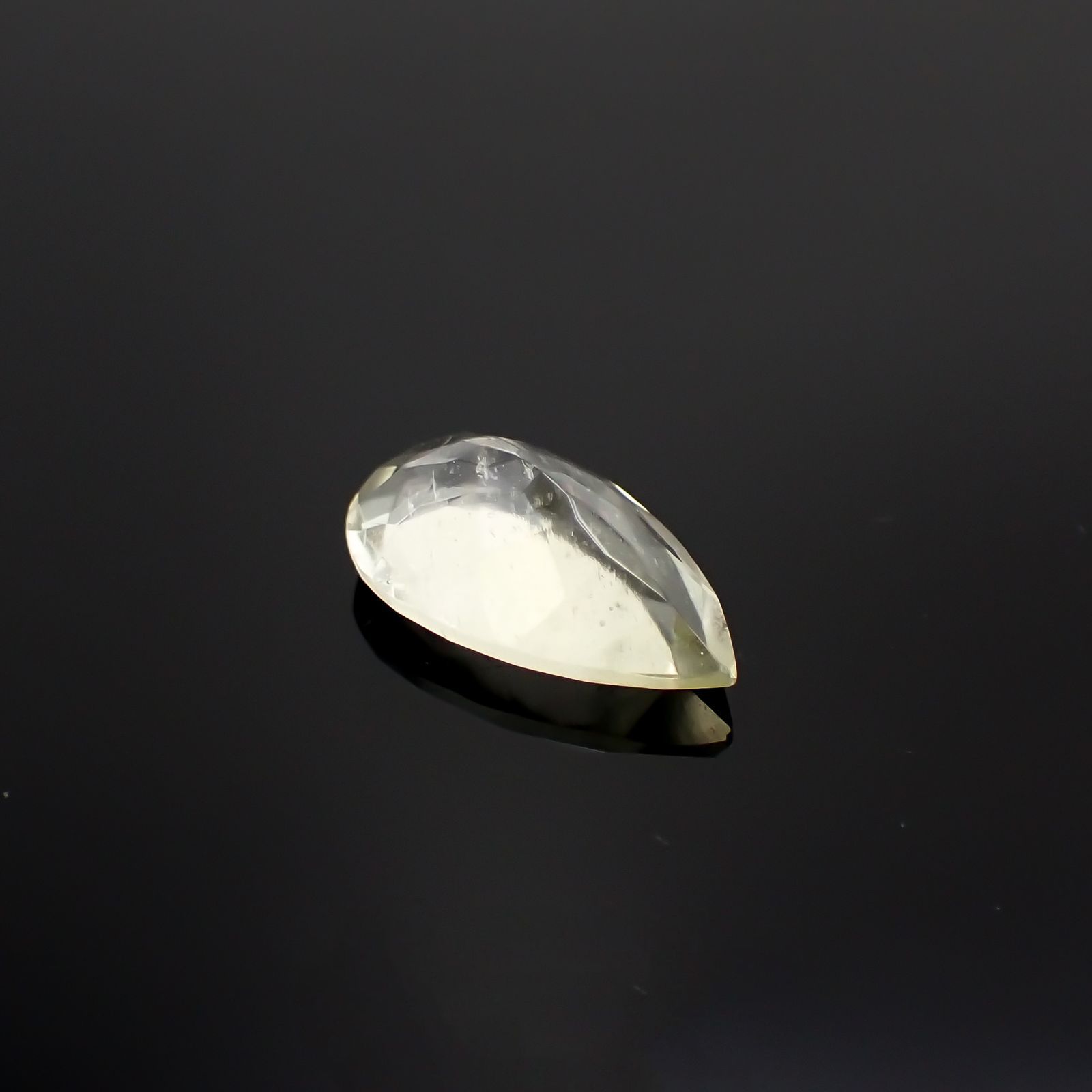 リビアングラス 発見地：エジプト・リビア砂漠 3.99ct[221018193]15.9x9.4mm前後