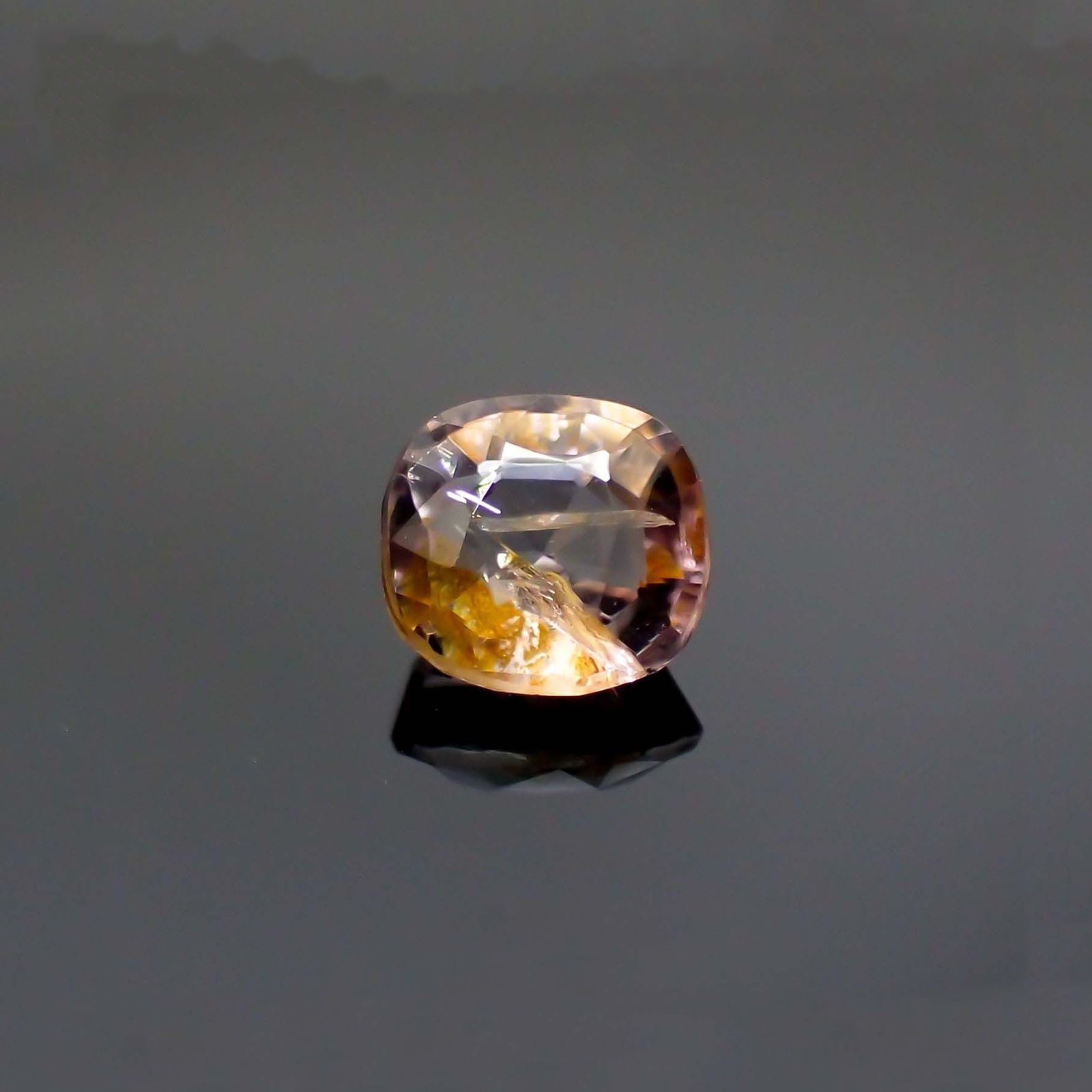 ポードレッタイト(宝石名ポードレッタイト)ビルマ産 ソ付(彩珠) 0.365ct / 4.7x4.5mm前後 [260722812]