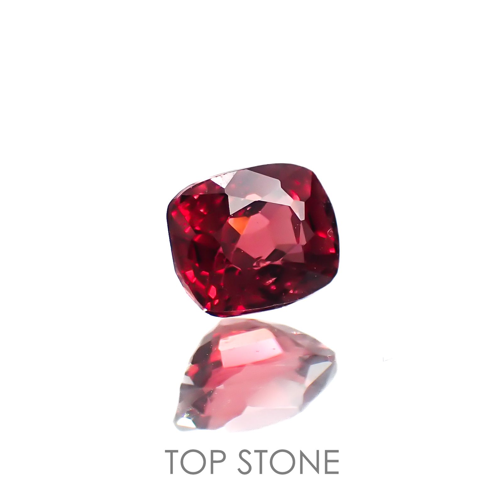 レッドスピネル(宝石名スピネル)ビルマ/マダガスカル産 0.61ct 識別済[220817542]5.1x4.2mm前後