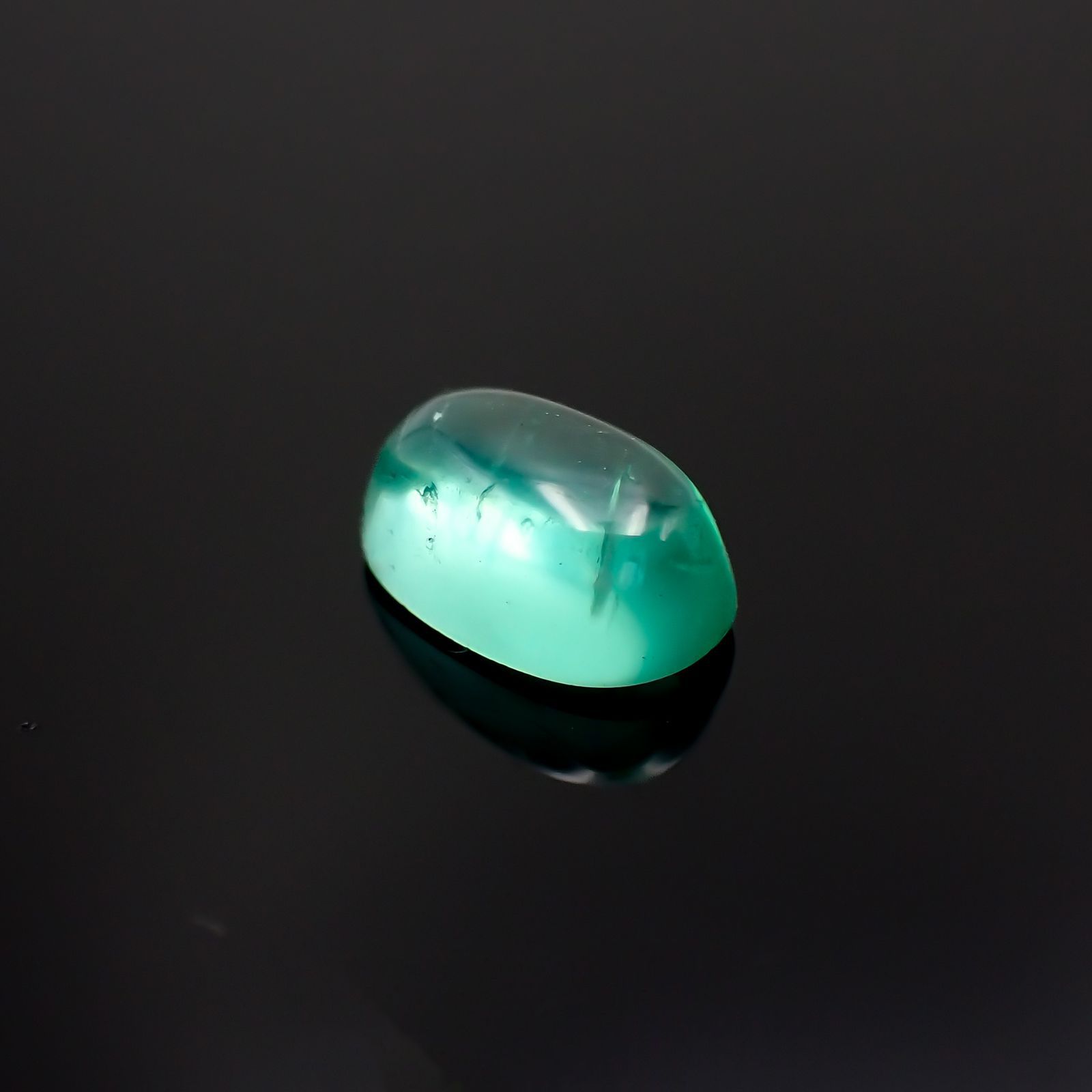 エメラルドキャッツアイ(宝石名エメラルド)コロンビア産 0.78ct 識別済[221018908]7.1x4.5mm前後