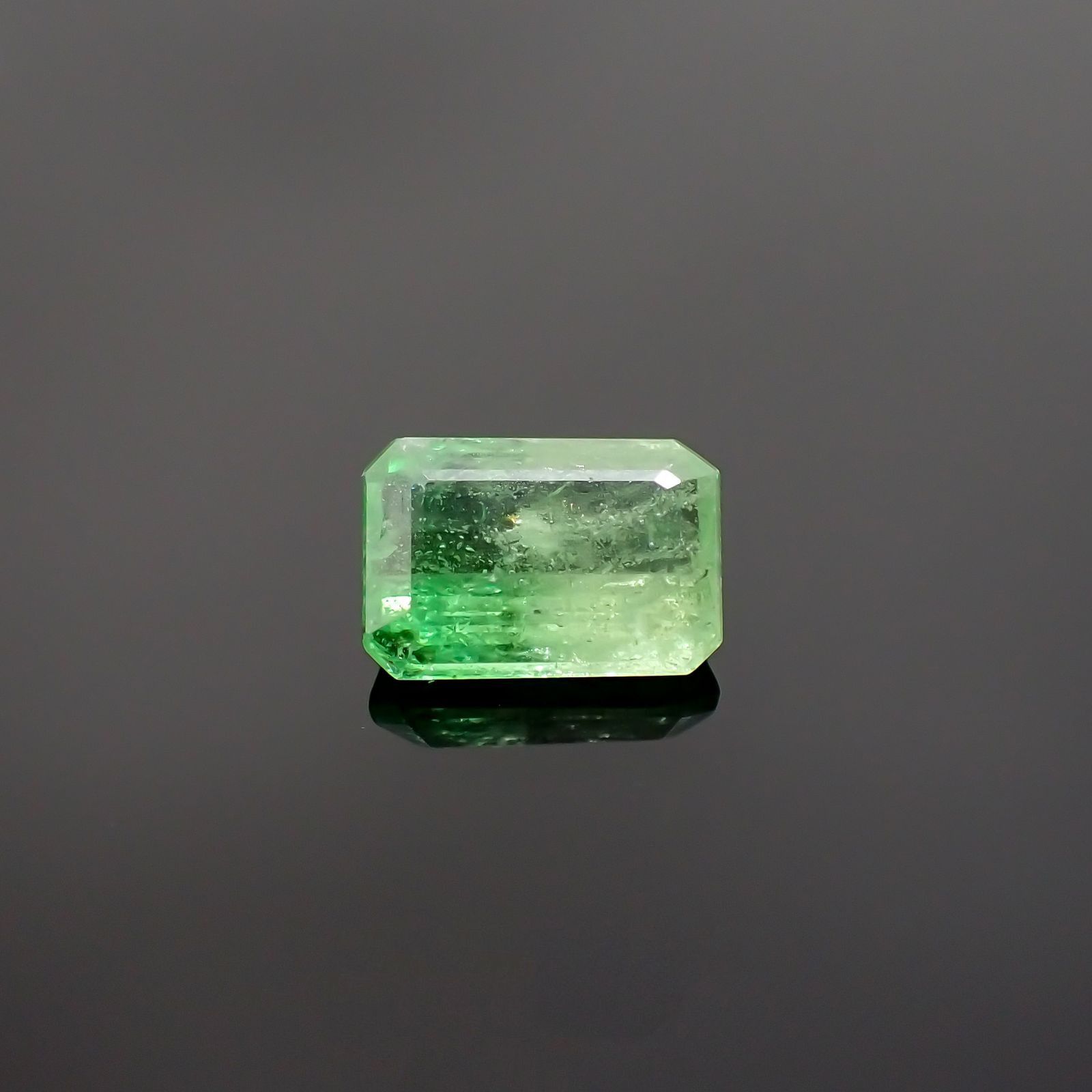 バイカラーツァボライト(宝石名グリーン グロッシュラー・ガーネット) タンザニア産 識別済 1.26ct / 7.2x5mm前後 [210711918]