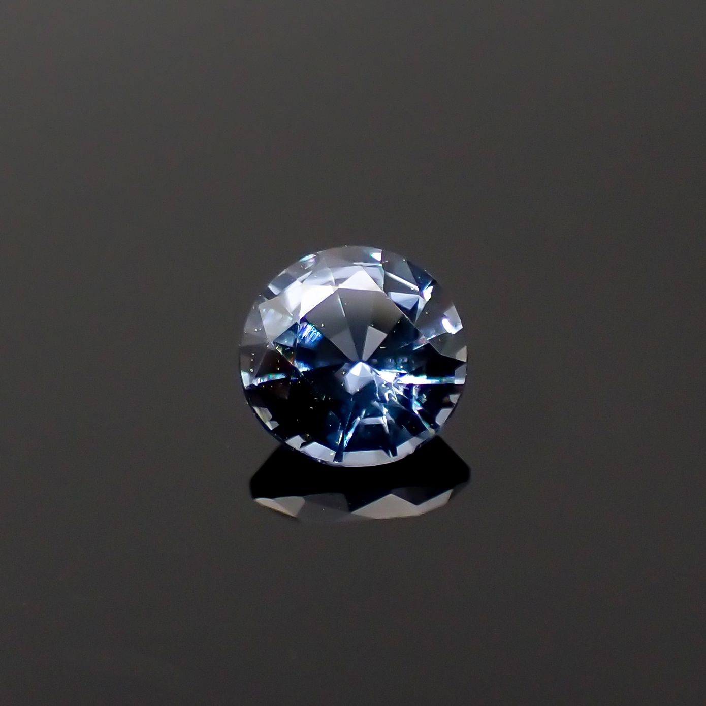 グレイッシュブルースピネル(宝石名スピネル)ビルマ/マダガスカル産 0.30ct[230722675]4.1x4mm前後