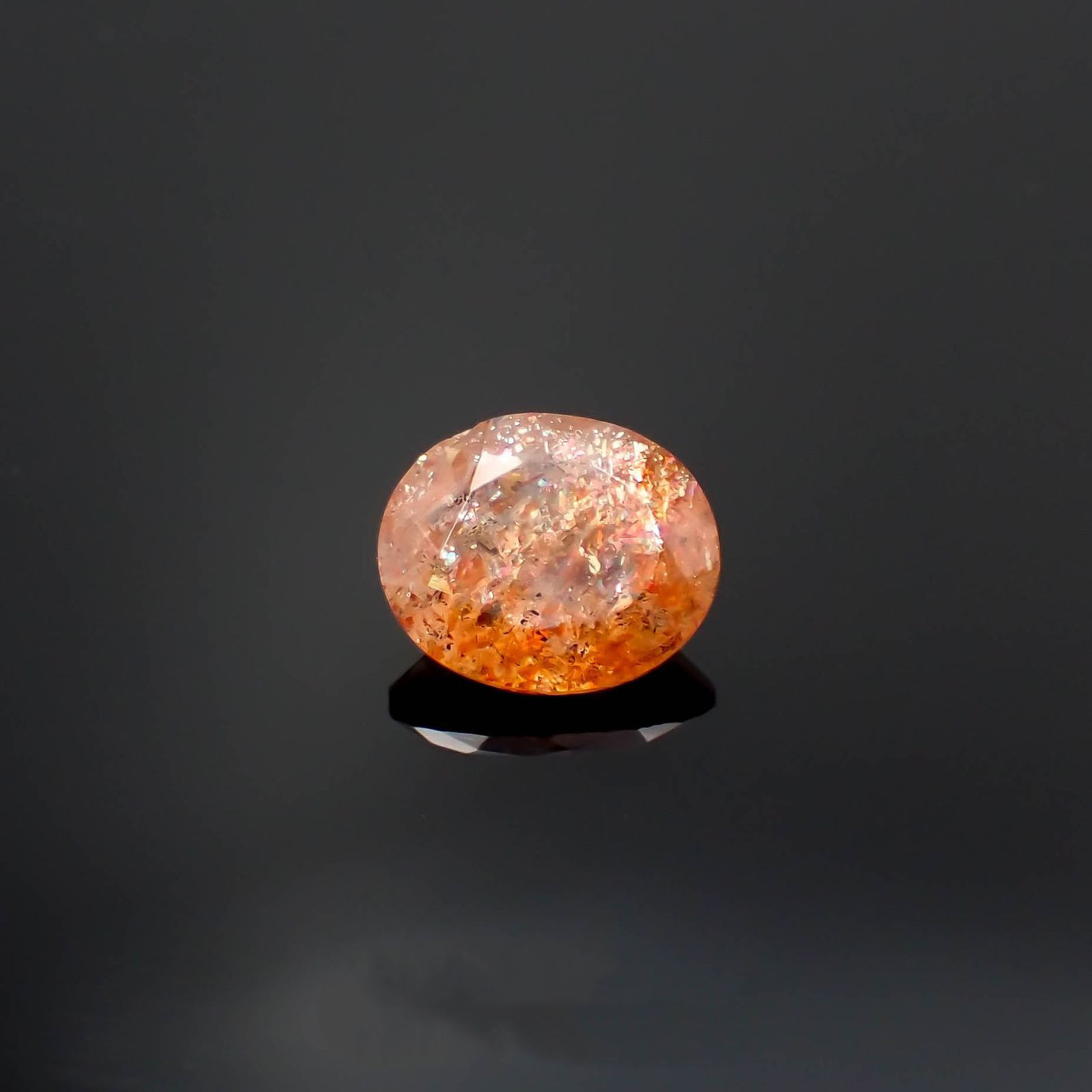 イリュージョンサンストーン(宝石名フェルドスパー)タンザニア産 識別済 3.00ct / 10.9x8.9mm前後 [230120117]