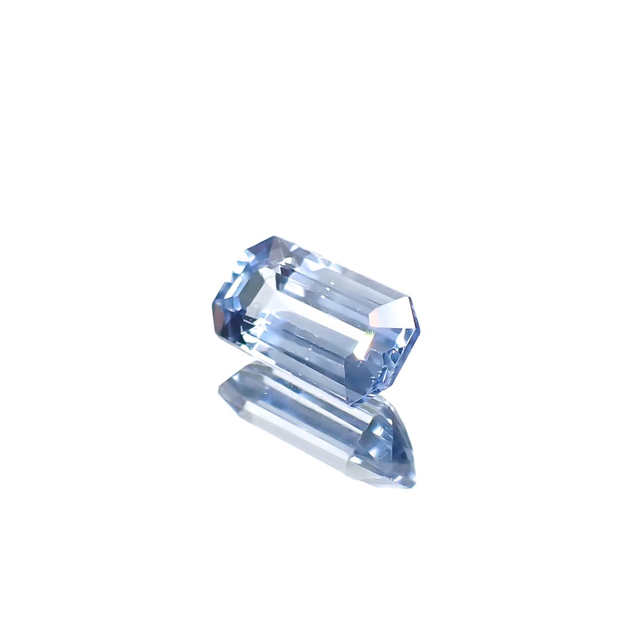 アイスブルーサファイア スリランカ産 0.94ct [241229584]7.5x3.9mm前後