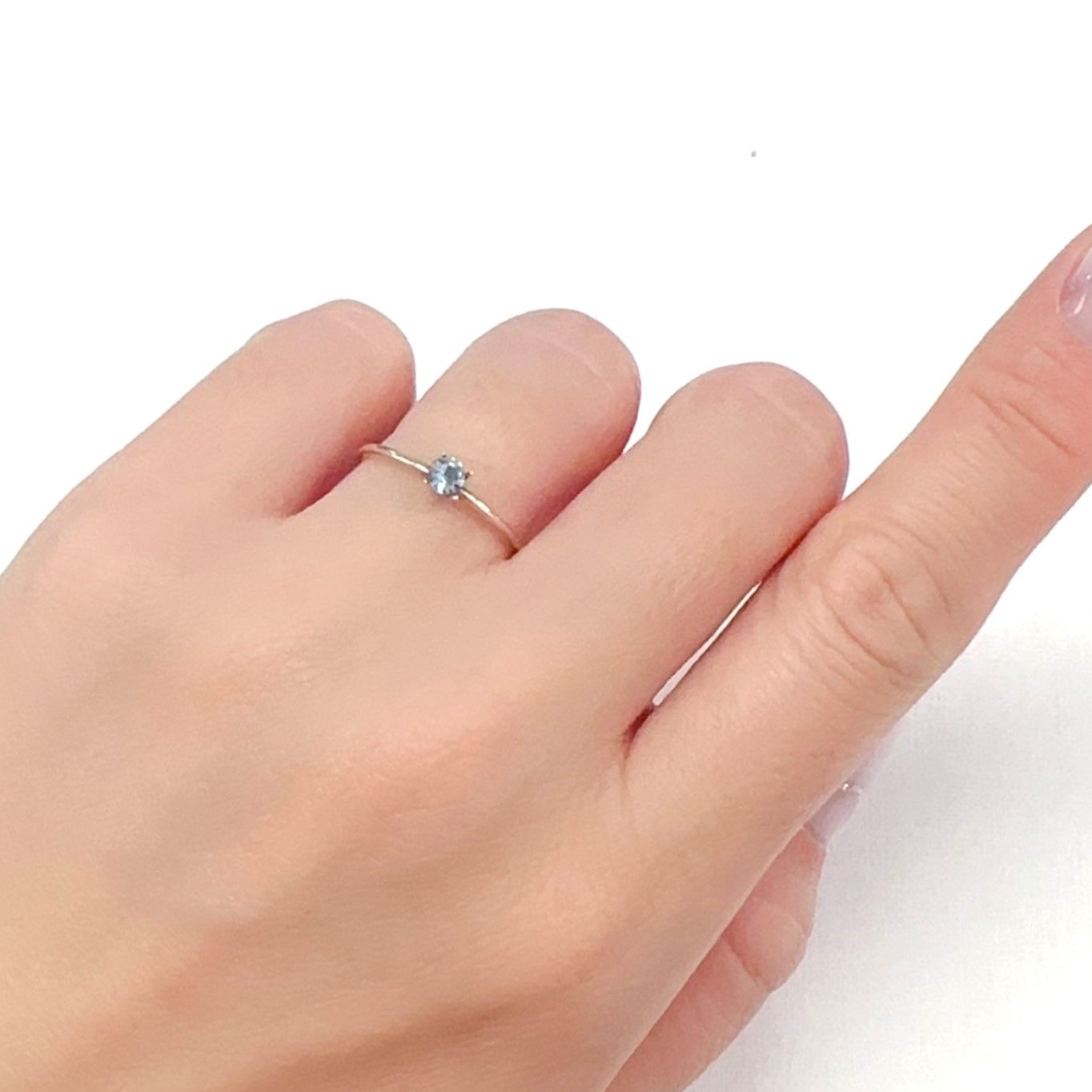 ブルーコーネルピン(宝石名ブルー・コーネルピン)タンザニア産 0.13ct 識別済[240527697]3.2x3.1mm前後