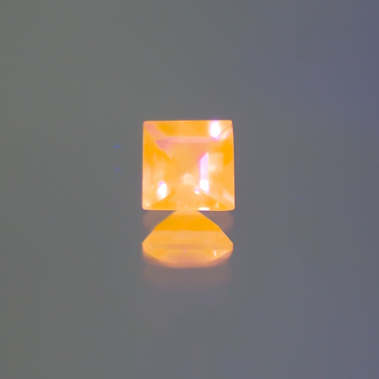 アウイナイト ドイツ産 ルース 0.09ct[210210036]2.7×2.7mm前後