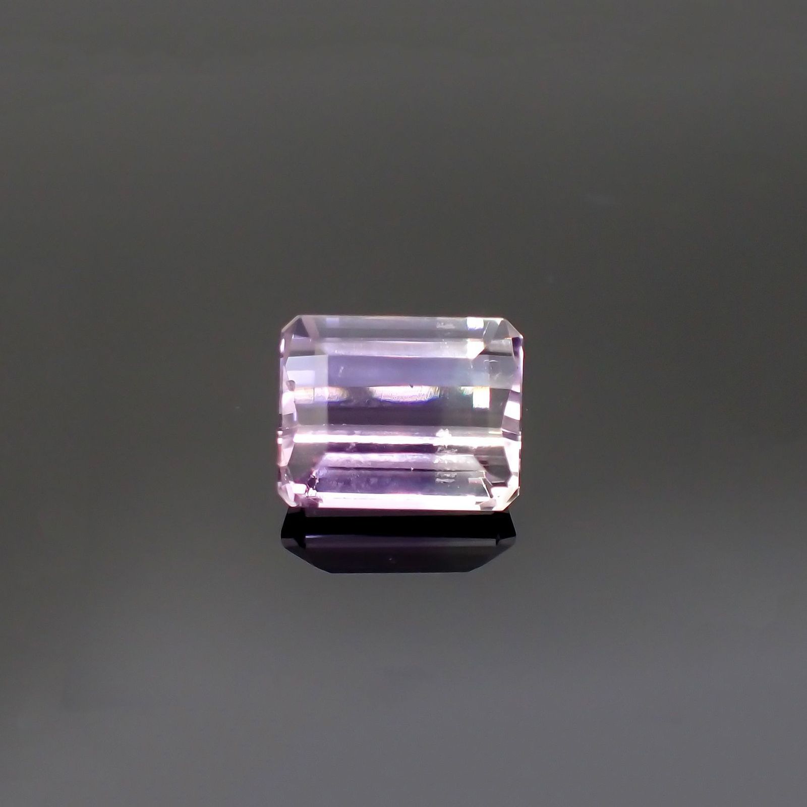 アワーグラスアメジスト モロッコ産 3.83ct / 10.2x8.2mm前後 [220917637]