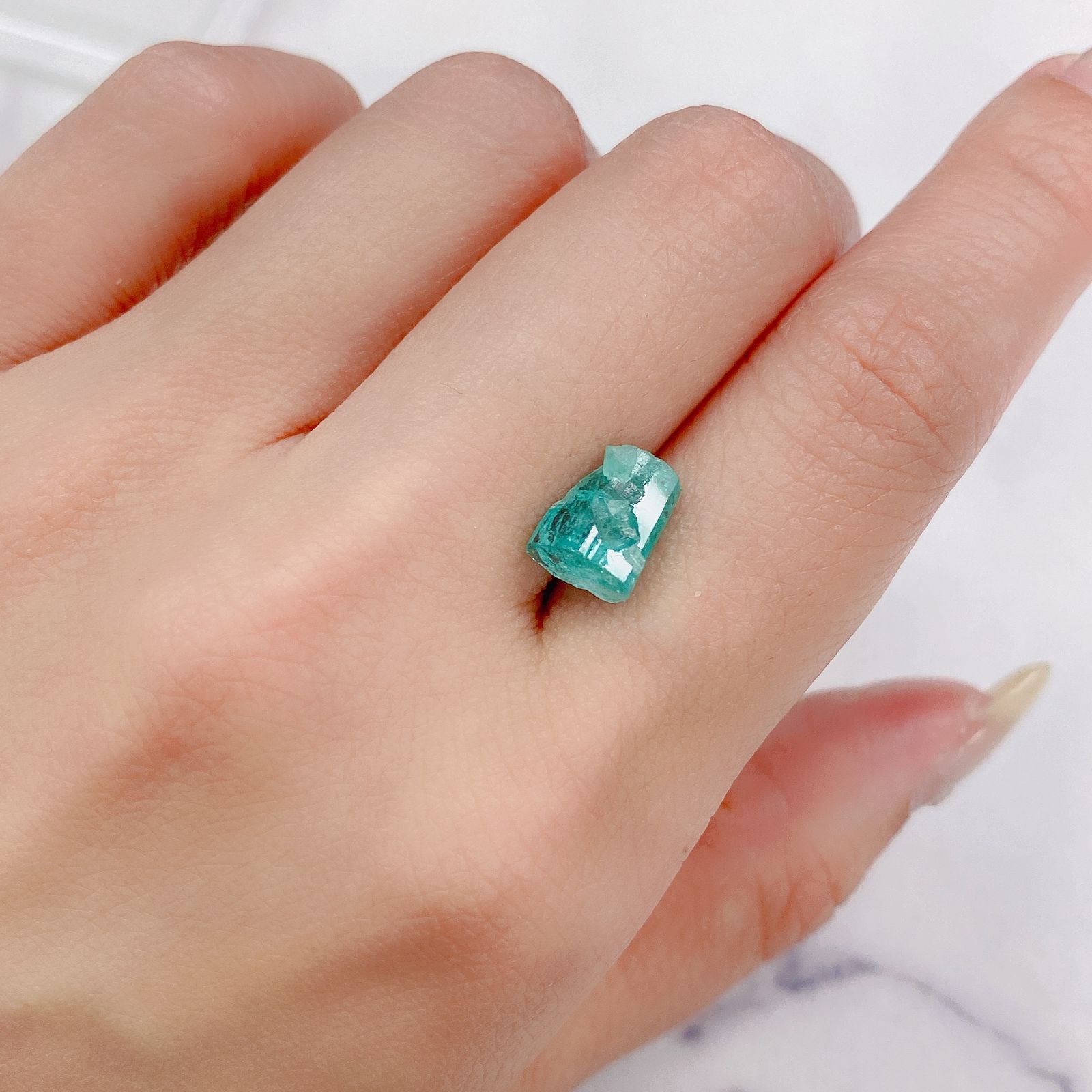 エメラルド(宝石名エメラルド) コロンビア産 原石・結晶 2.17ct 識別済[20062724]9.1×7.1mm前後