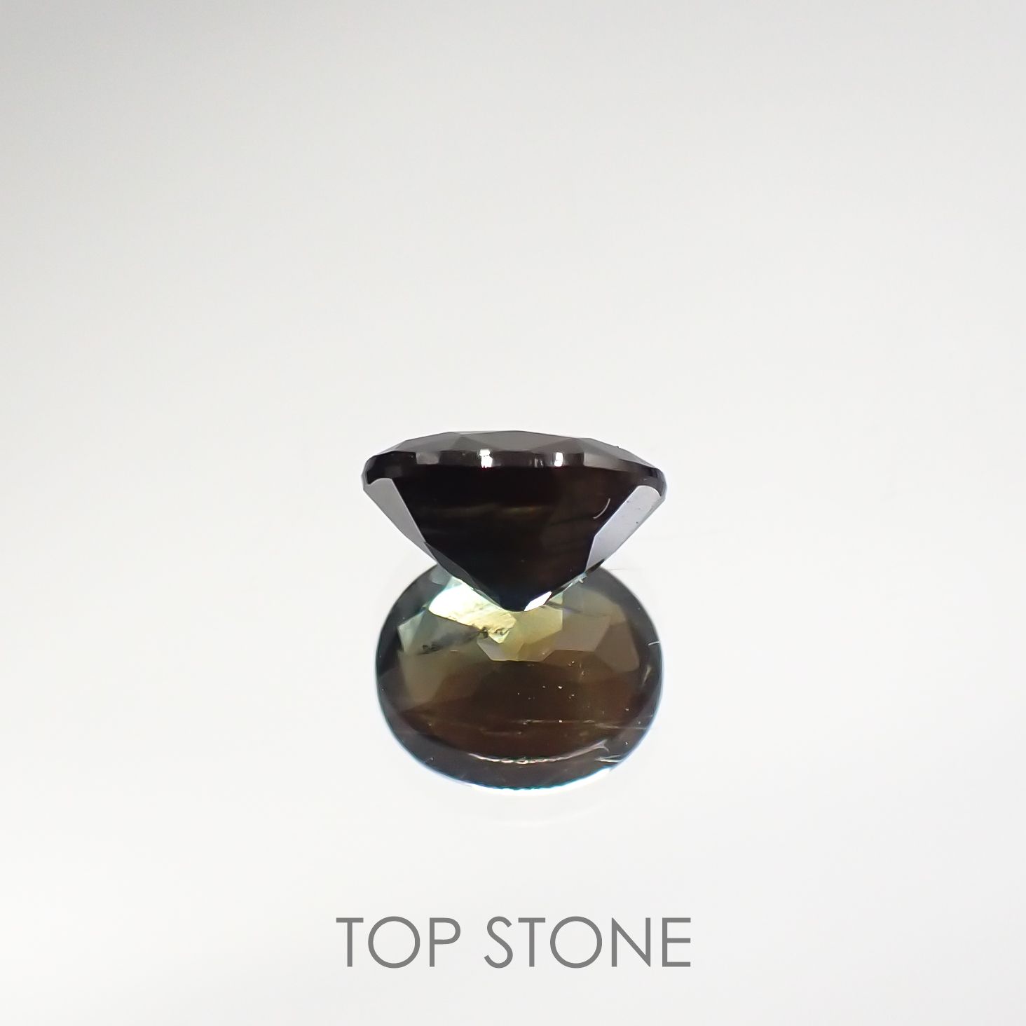 ゴールドシーンサファイア 非加熱(宝石名シーン・サファイア) ケニア産 0.814ct ソ付(彩珠)[210712077]5.8×5mm前後