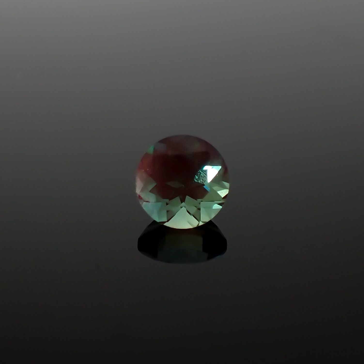 カラーチェンジアンデシン モンゴル産 0.46ct[240226313]5x5mm前後